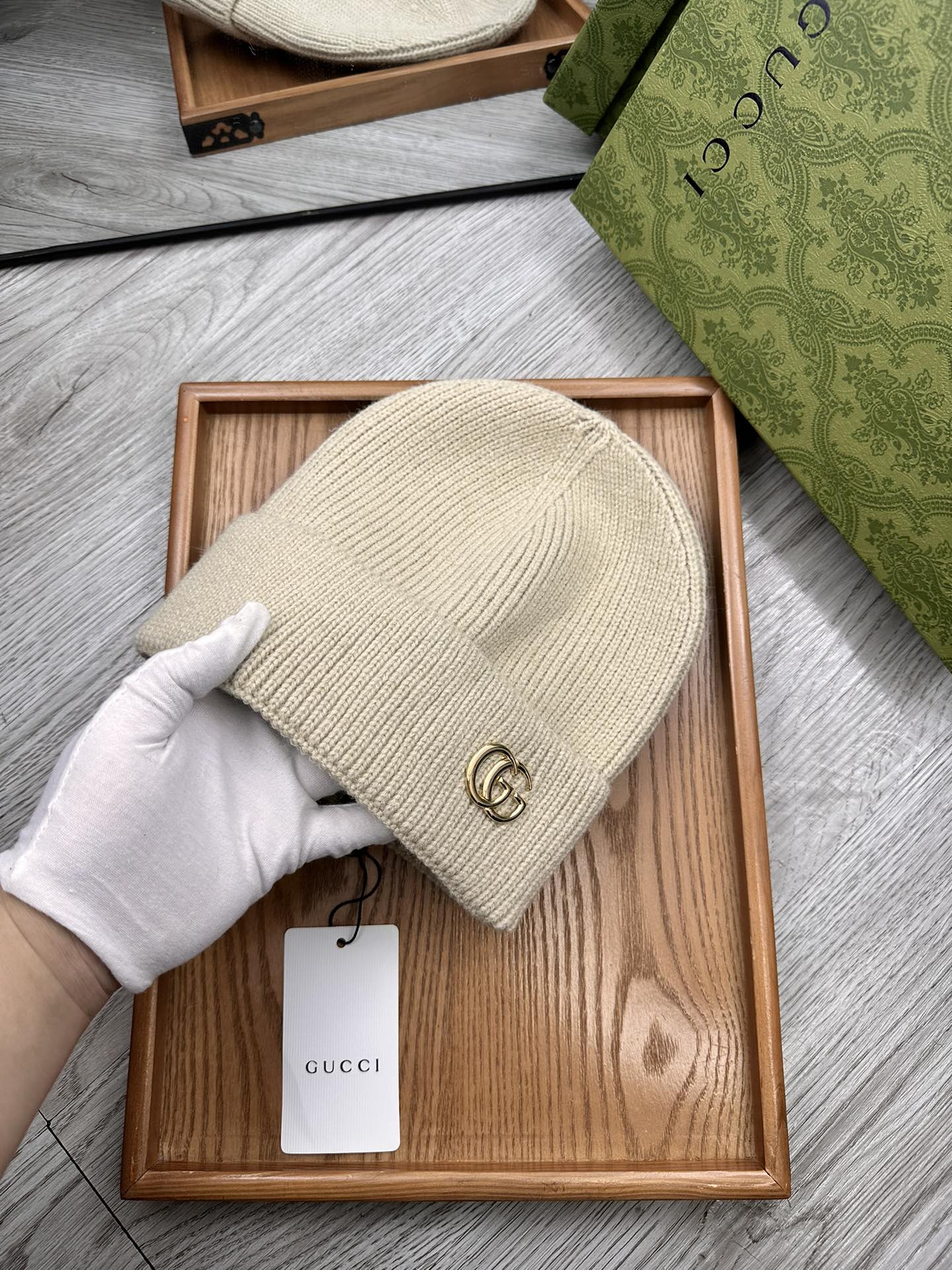 。G家。福利！！新款上架，特别实惠的一个系列帽子，面料：细毛线。密度紧致！毛线针织面料手感舒适透气性好！