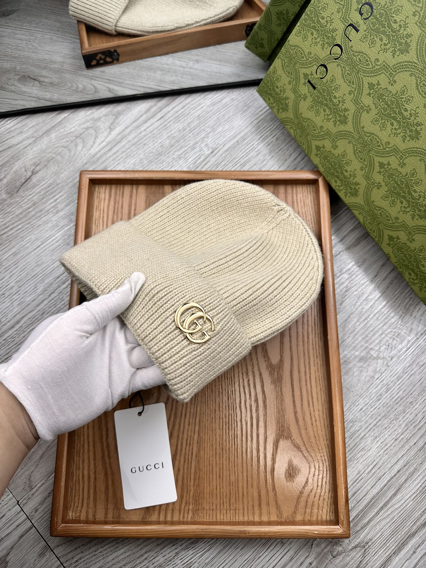 。G家。福利！！新款上架，特别实惠的一个系列帽子，面料：细毛线。密度紧致！毛线针织面料手感舒适透气性好！