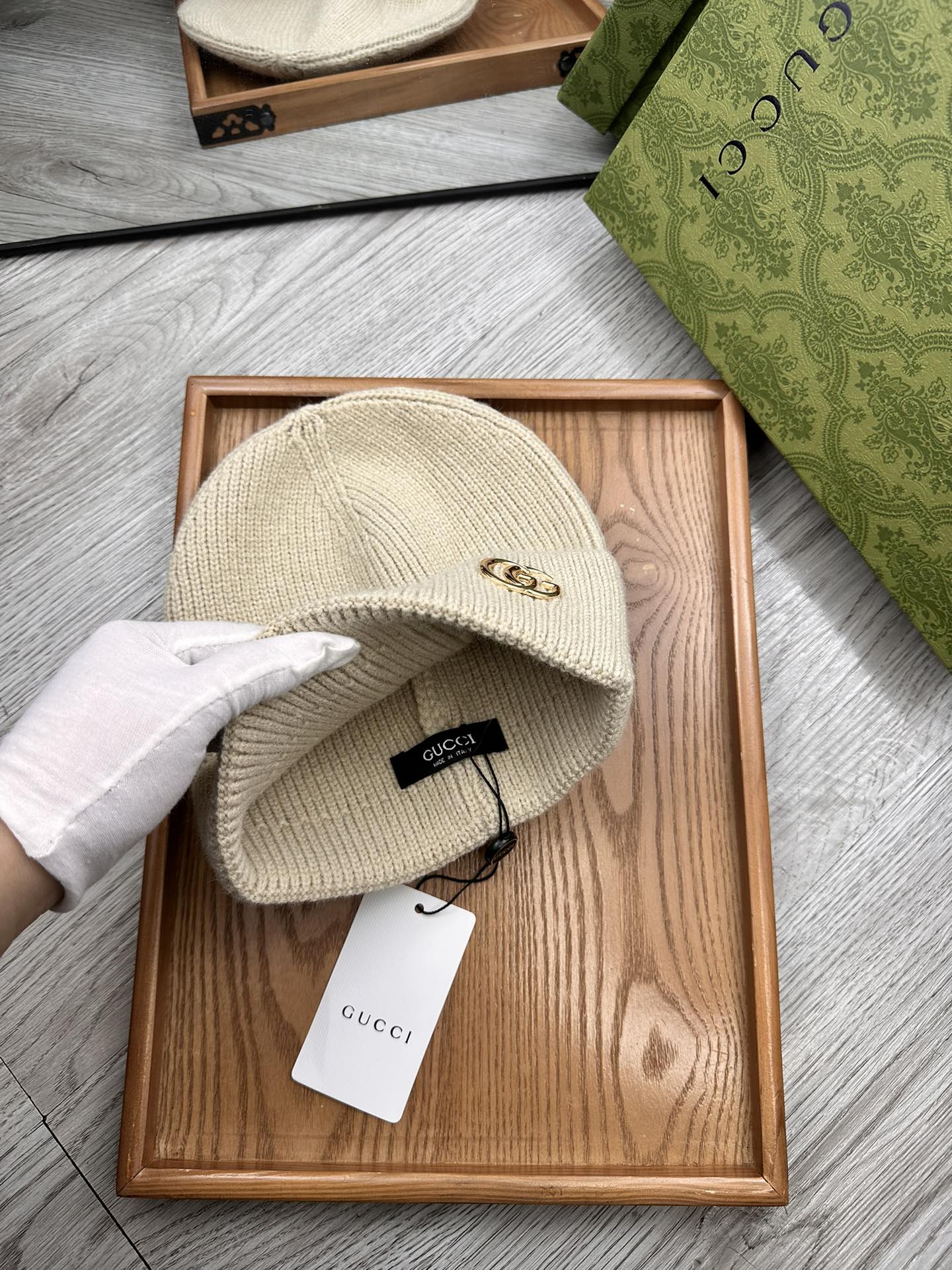 。G家。福利！！新款上架，特别实惠的一个系列帽子，面料：细毛线。密度紧致！毛线针织面料手感舒适透气性好！