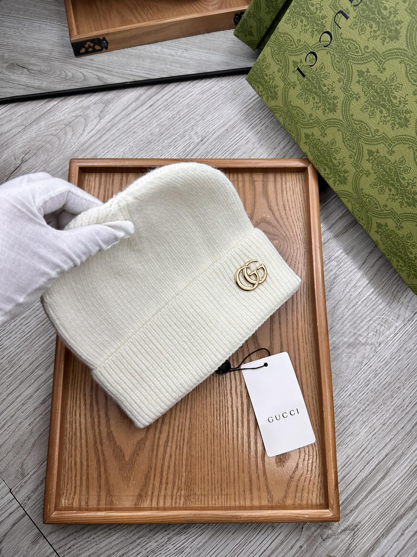 。G家。福利！！新款上架，特别实惠的一个系列帽子，面料：细毛线。密度紧致！毛线针织面料手感舒适透气性好！