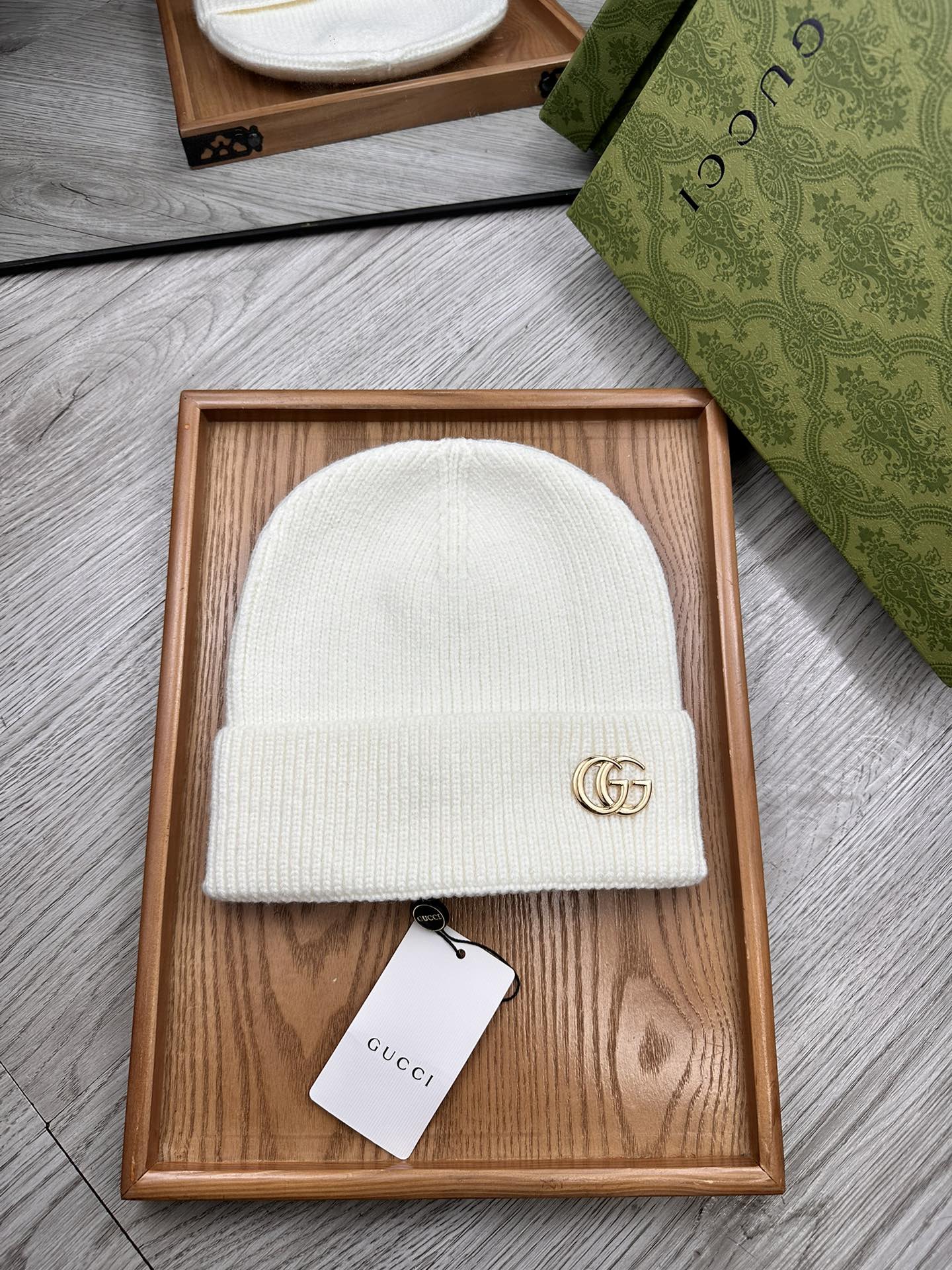 。G家。福利！！新款上架，特别实惠的一个系列帽子，面料：细毛线。密度紧致！毛线针织面料手感舒适透气性好！