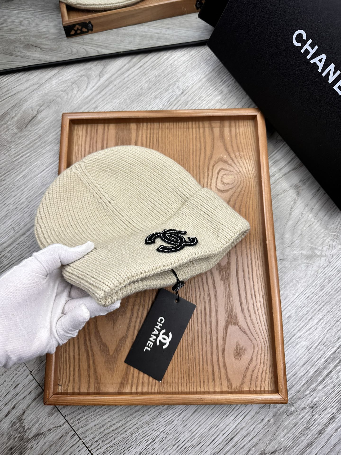 。C家。福利！！新款上架，特别实惠的一个系列帽子，面料：毛线。密度紧致！毛线针织面料手感舒适透气性好！款