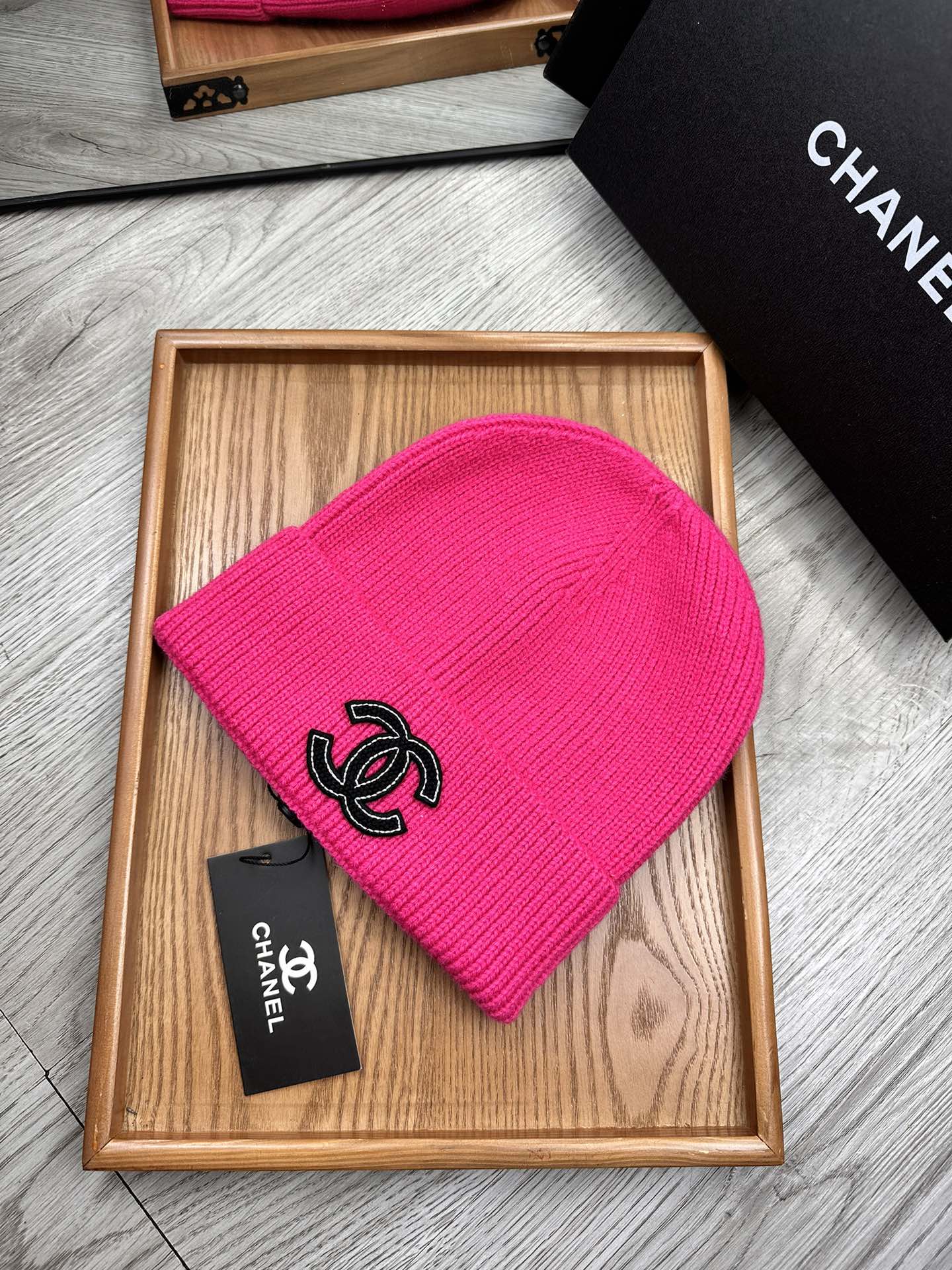 。C家。福利！！新款上架，特别实惠的一个系列帽子，面料：毛线。密度紧致！毛线针织面料手感舒适透气性好！款