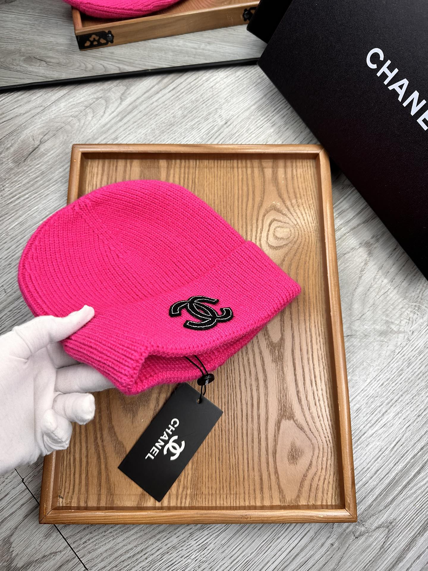 。C家。福利！！新款上架，特别实惠的一个系列帽子，面料：毛线。密度紧致！毛线针织面料手感舒适透气性好！款