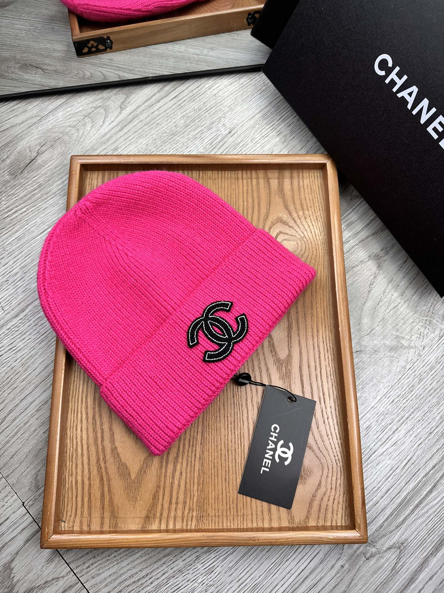 。C家。福利！！新款上架，特别实惠的一个系列帽子，面料：毛线。密度紧致！毛线针织面料手感舒适透气性好！款