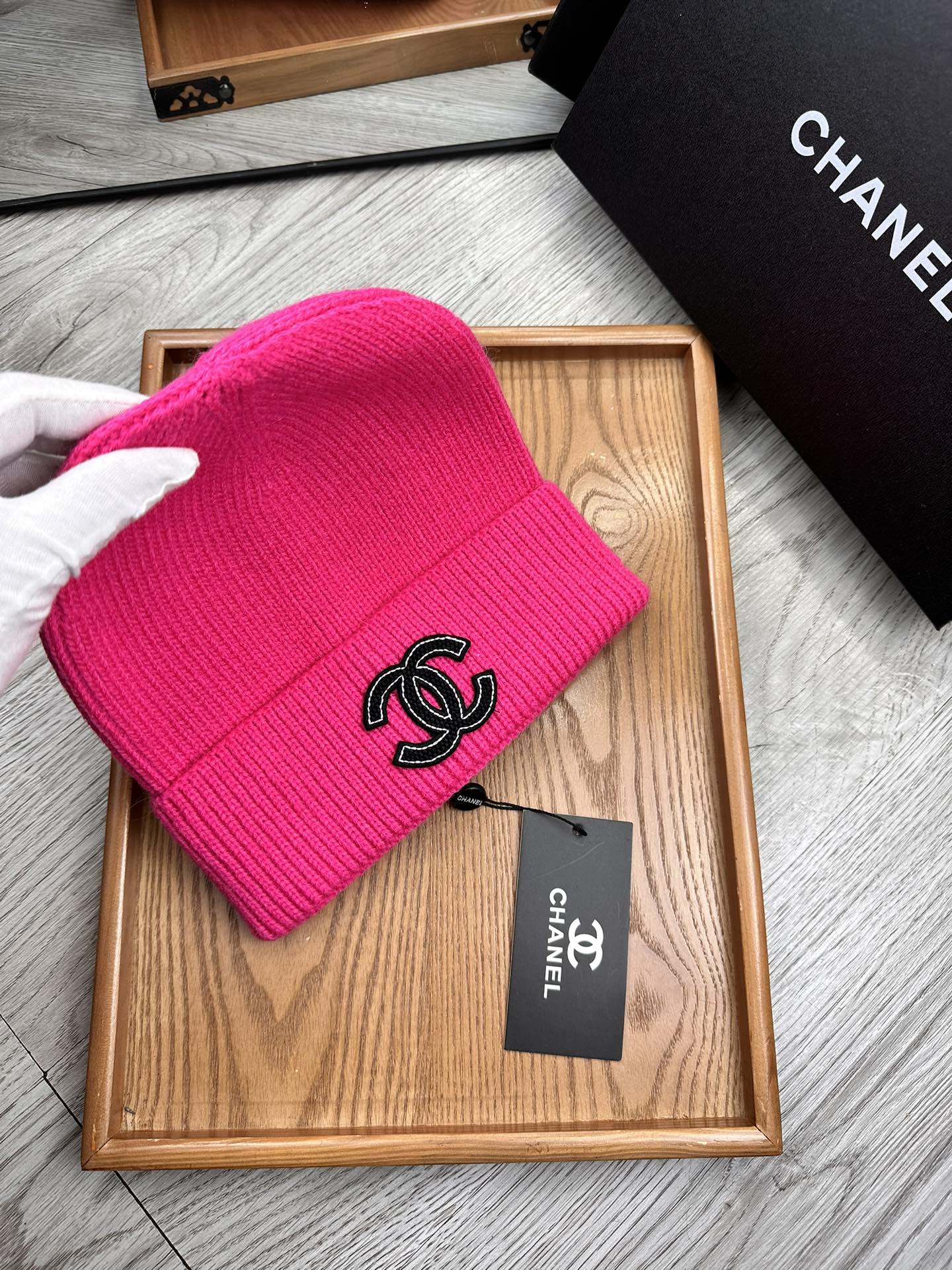 。C家。福利！！新款上架，特别实惠的一个系列帽子，面料：毛线。密度紧致！毛线针织面料手感舒适透气性好！款