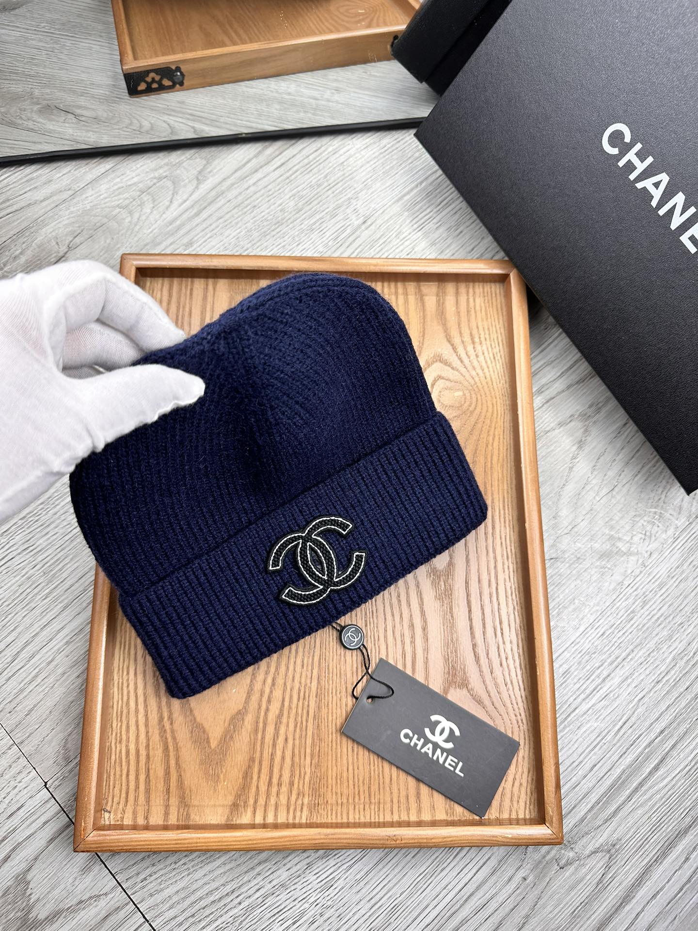 。C家。福利！！新款上架，特别实惠的一个系列帽子，面料：毛线。密度紧致！毛线针织面料手感舒适透气性好！款