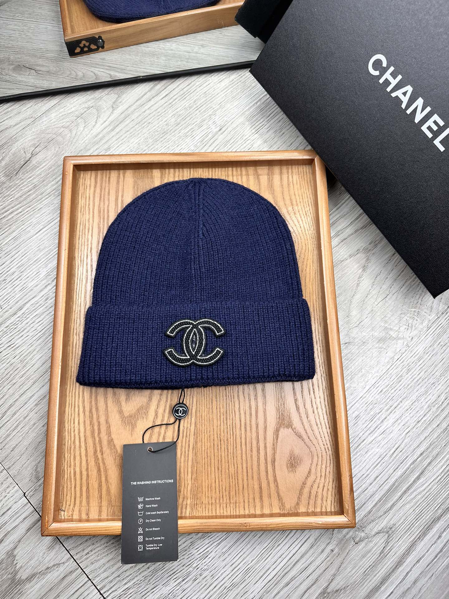 。C家。福利！！新款上架，特别实惠的一个系列帽子，面料：毛线。密度紧致！毛线针织面料手感舒适透气性好！款