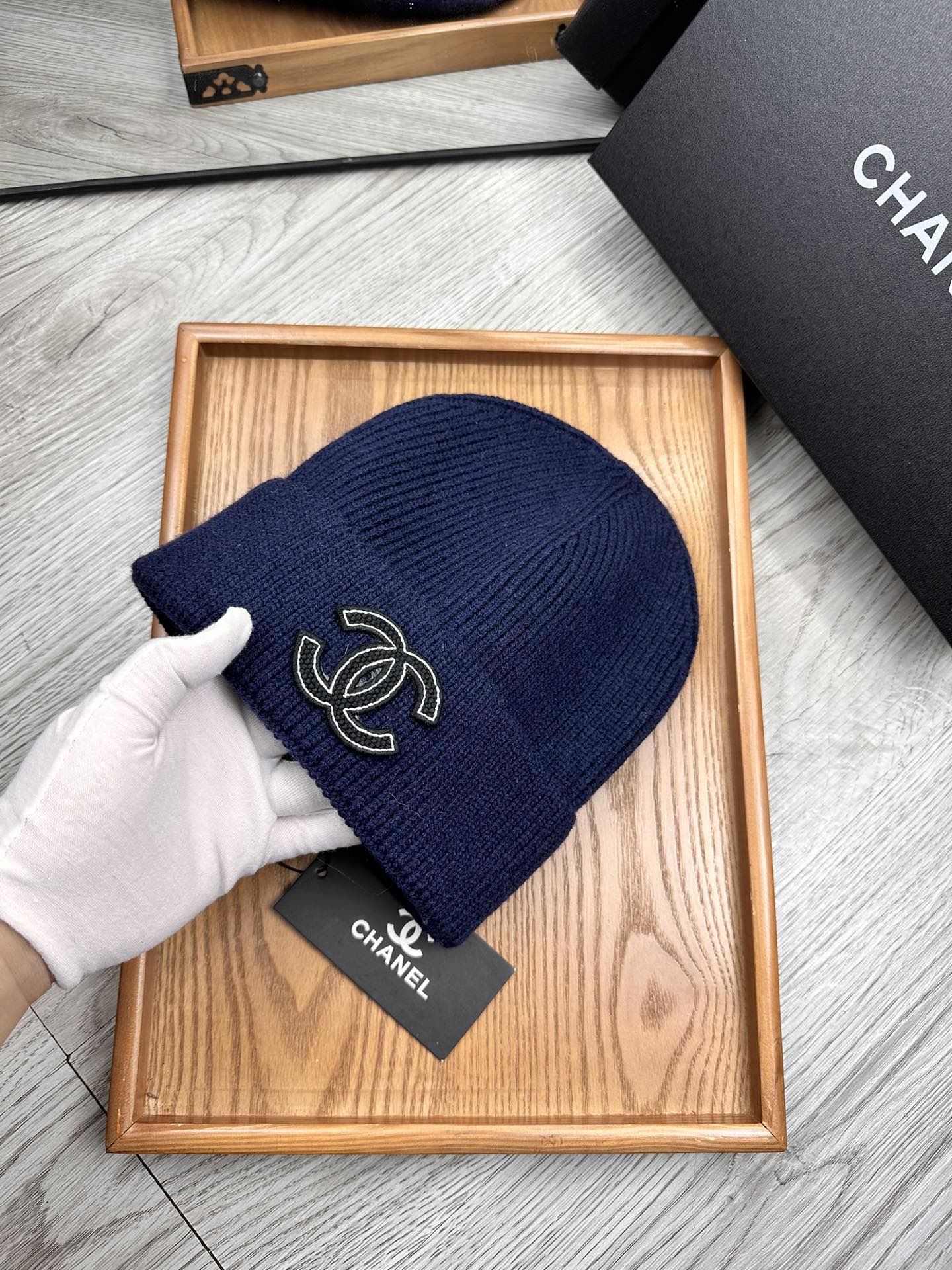 。C家。福利！！新款上架，特别实惠的一个系列帽子，面料：毛线。密度紧致！毛线针织面料手感舒适透气性好！款