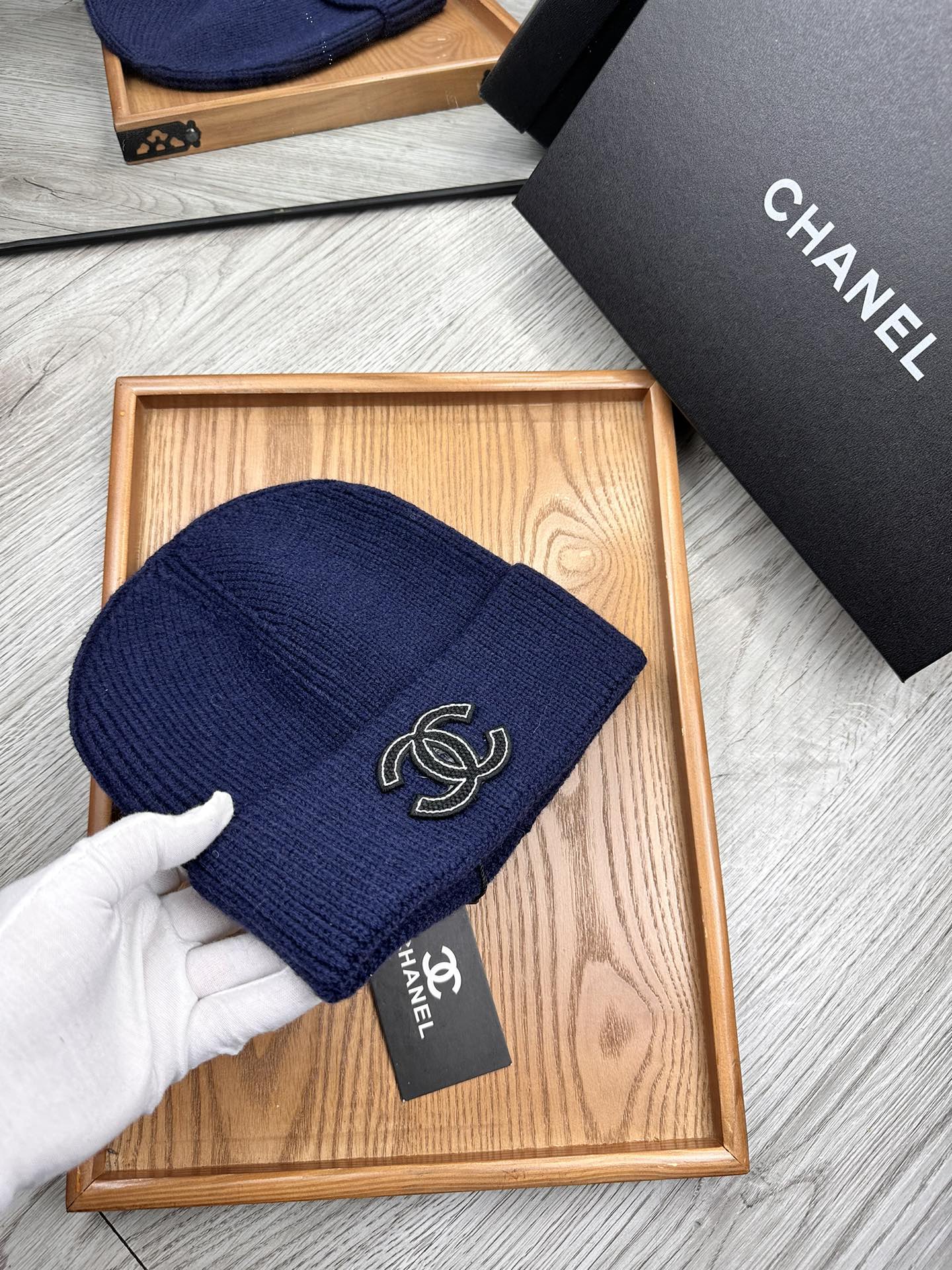 。C家。福利！！新款上架，特别实惠的一个系列帽子，面料：毛线。密度紧致！毛线针织面料手感舒适透气性好！款