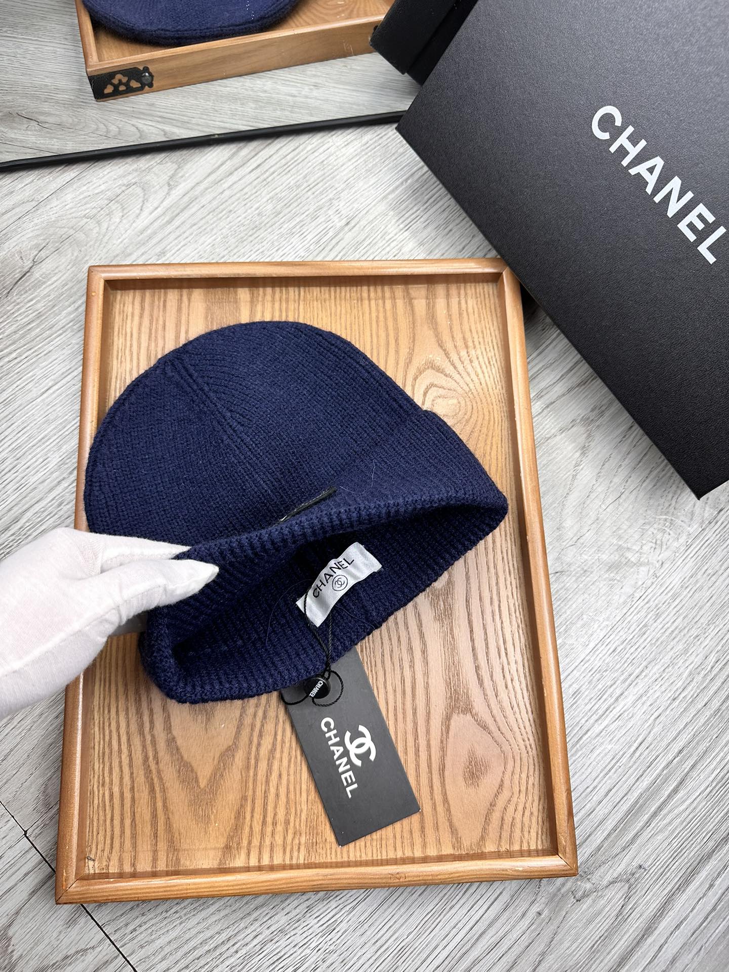 。C家。福利！！新款上架，特别实惠的一个系列帽子，面料：毛线。密度紧致！毛线针织面料手感舒适透气性好！款