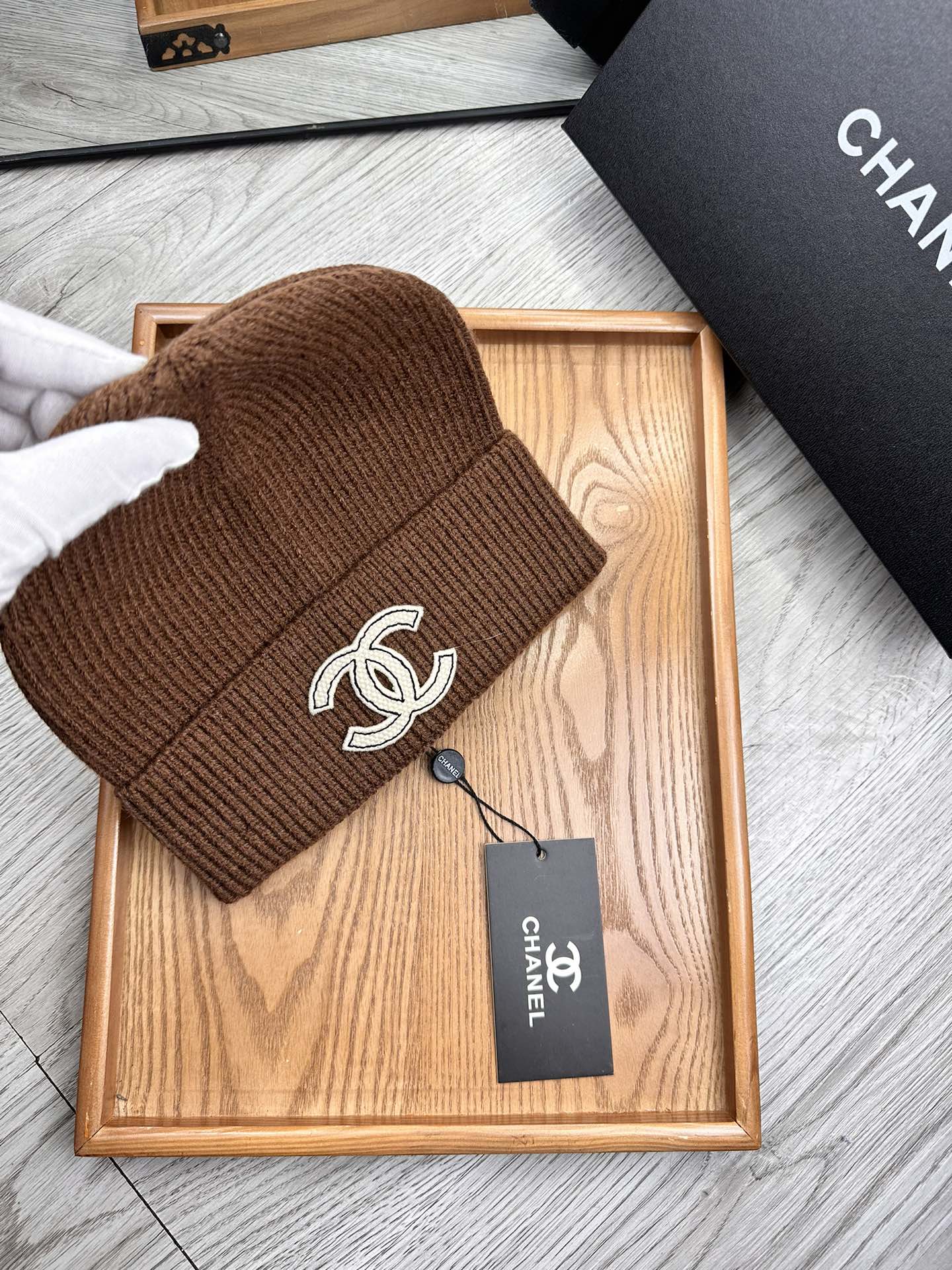 。C家。福利！！新款上架，特别实惠的一个系列帽子，面料：毛线。密度紧致！毛线针织面料手感舒适透气性好！款