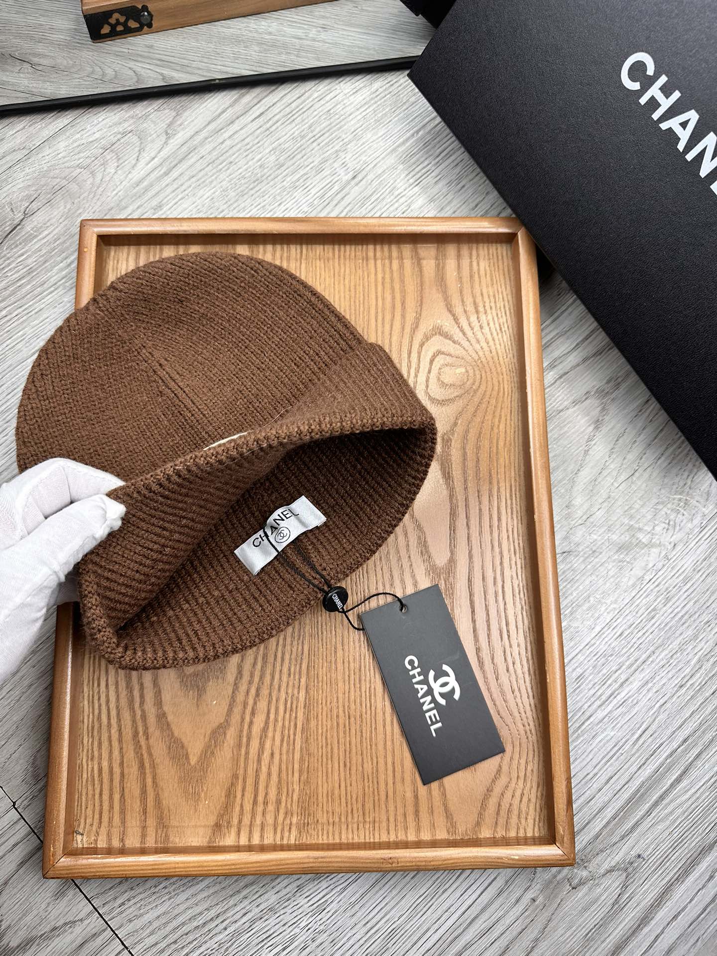 。C家。福利！！新款上架，特别实惠的一个系列帽子，面料：毛线。密度紧致！毛线针织面料手感舒适透气性好！款