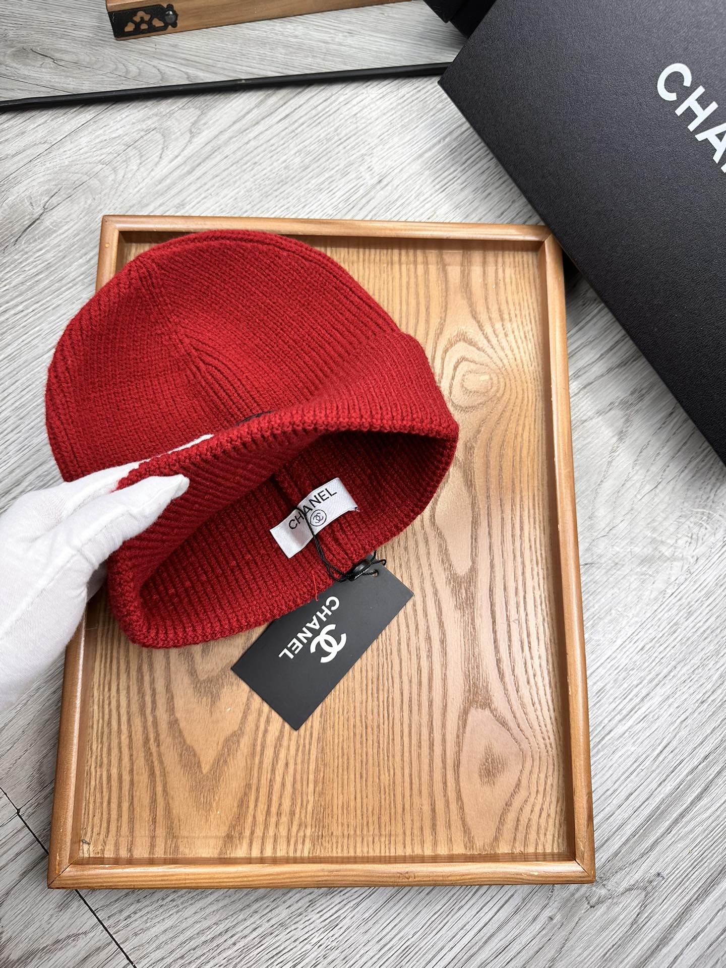 。C家。福利！！新款上架，特别实惠的一个系列帽子，面料：毛线。密度紧致！毛线针织面料手感舒适透气性好！款