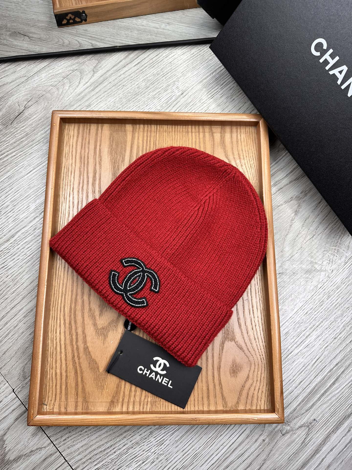 。C家。福利！！新款上架，特别实惠的一个系列帽子，面料：毛线。密度紧致！毛线针织面料手感舒适透气性好！款