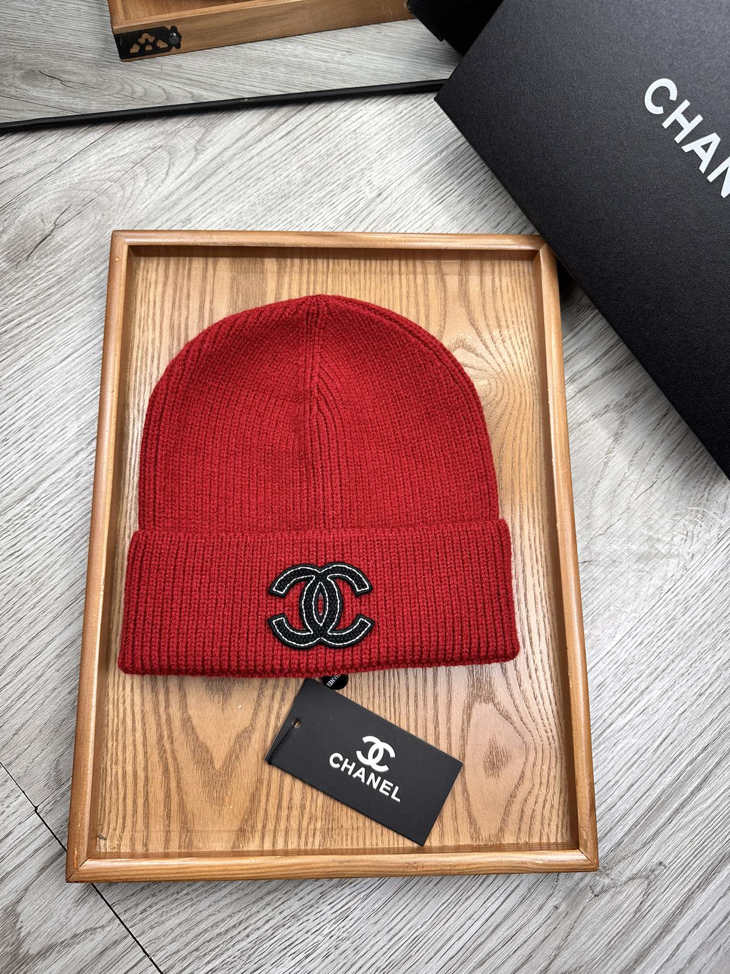 。C家。福利！！新款上架，特别实惠的一个系列帽子，面料：毛线。密度紧致！毛线针织面料手感舒适透气性好！款