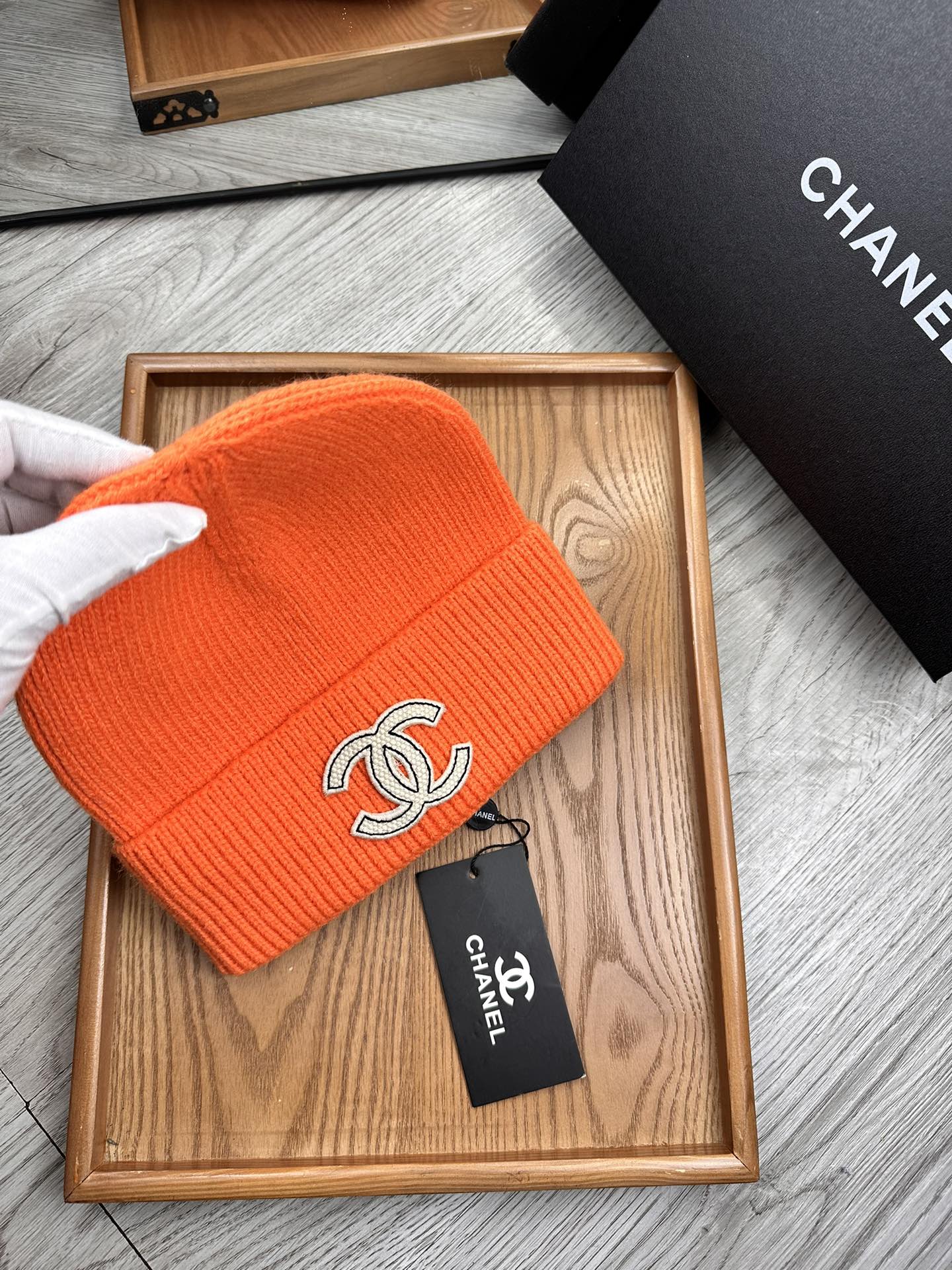 。C家。福利！！新款上架，特别实惠的一个系列帽子，面料：毛线。密度紧致！毛线针织面料手感舒适透气性好！款