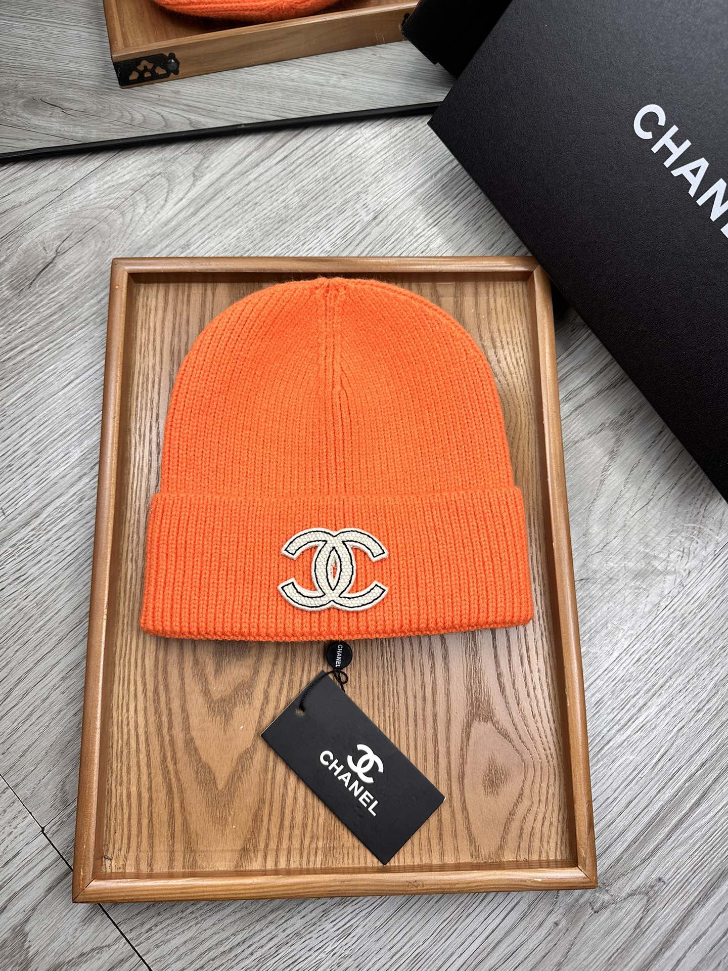 。C家。福利！！新款上架，特别实惠的一个系列帽子，面料：毛线。密度紧致！毛线针织面料手感舒适透气性好！款