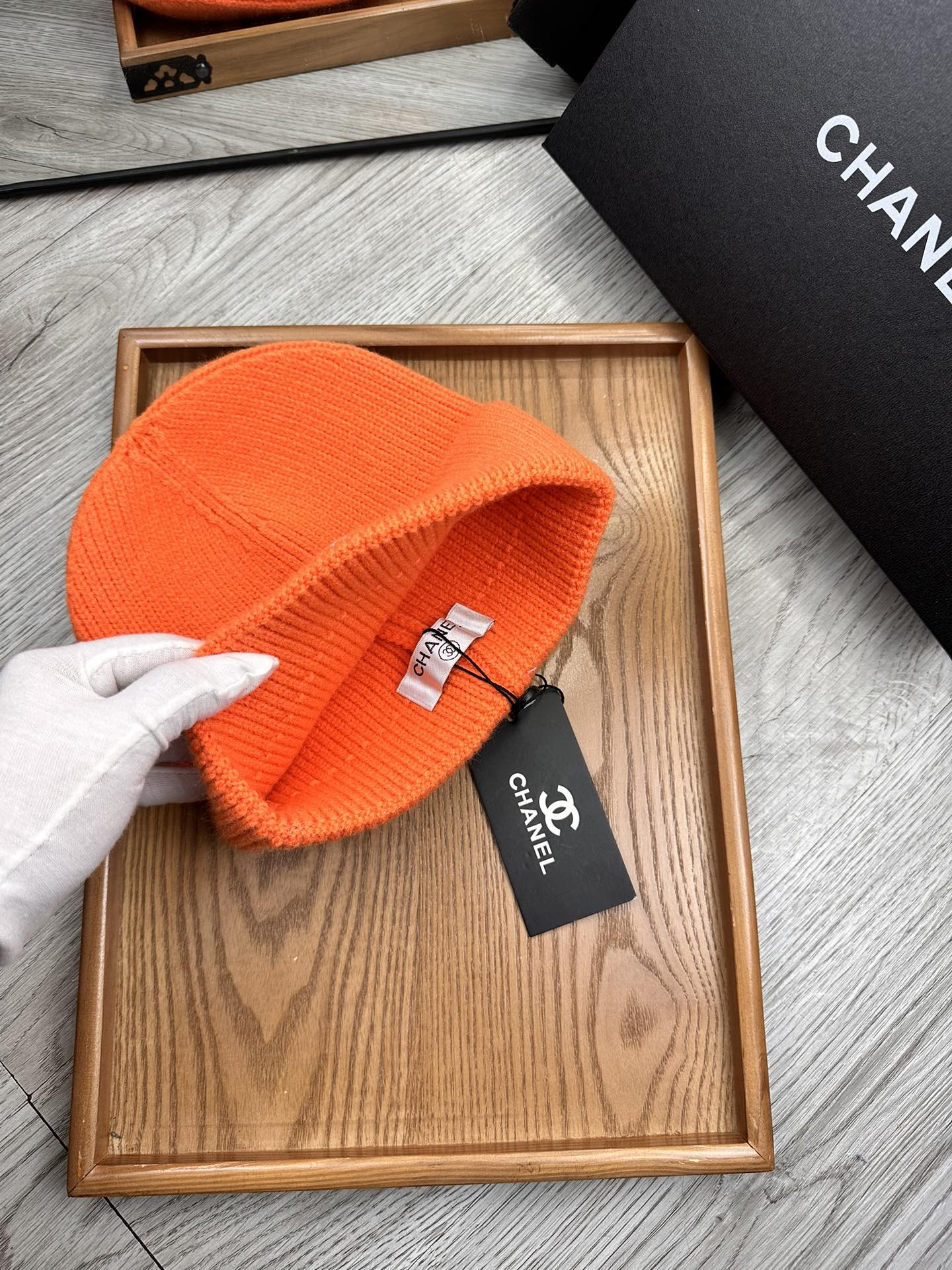 。C家。福利！！新款上架，特别实惠的一个系列帽子，面料：毛线。密度紧致！毛线针织面料手感舒适透气性好！款