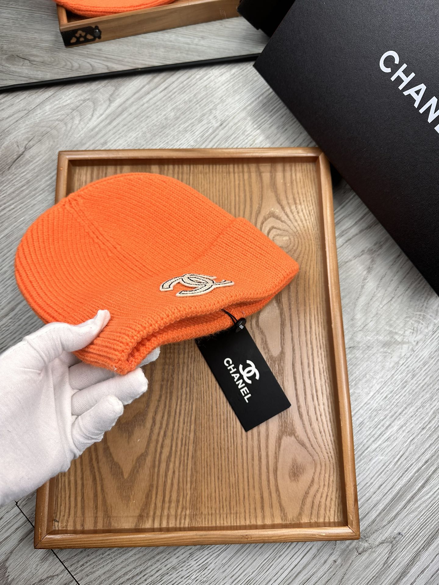 。C家。福利！！新款上架，特别实惠的一个系列帽子，面料：毛线。密度紧致！毛线针织面料手感舒适透气性好！款