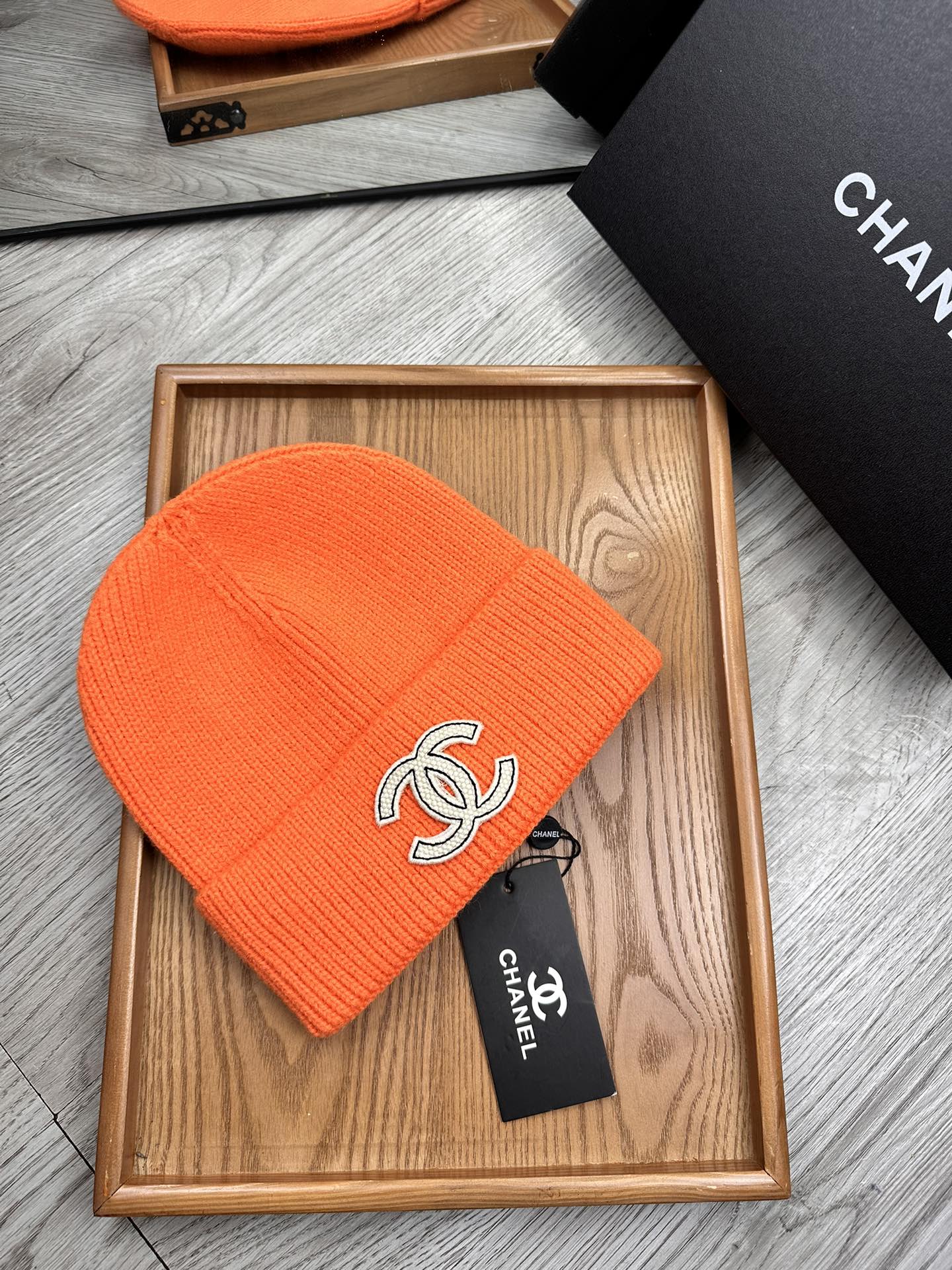 。C家。福利！！新款上架，特别实惠的一个系列帽子，面料：毛线。密度紧致！毛线针织面料手感舒适透气性好！款