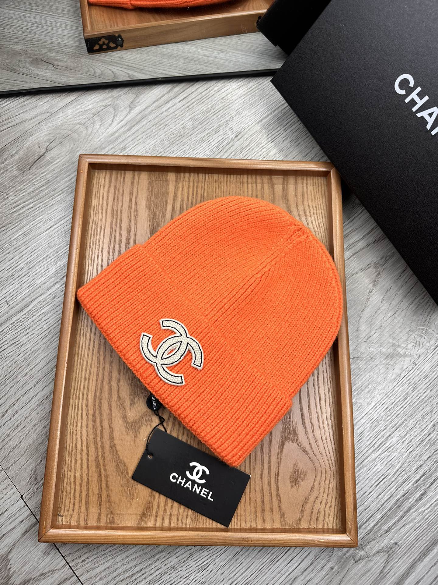 。C家。福利！！新款上架，特别实惠的一个系列帽子，面料：毛线。密度紧致！毛线针织面料手感舒适透气性好！款