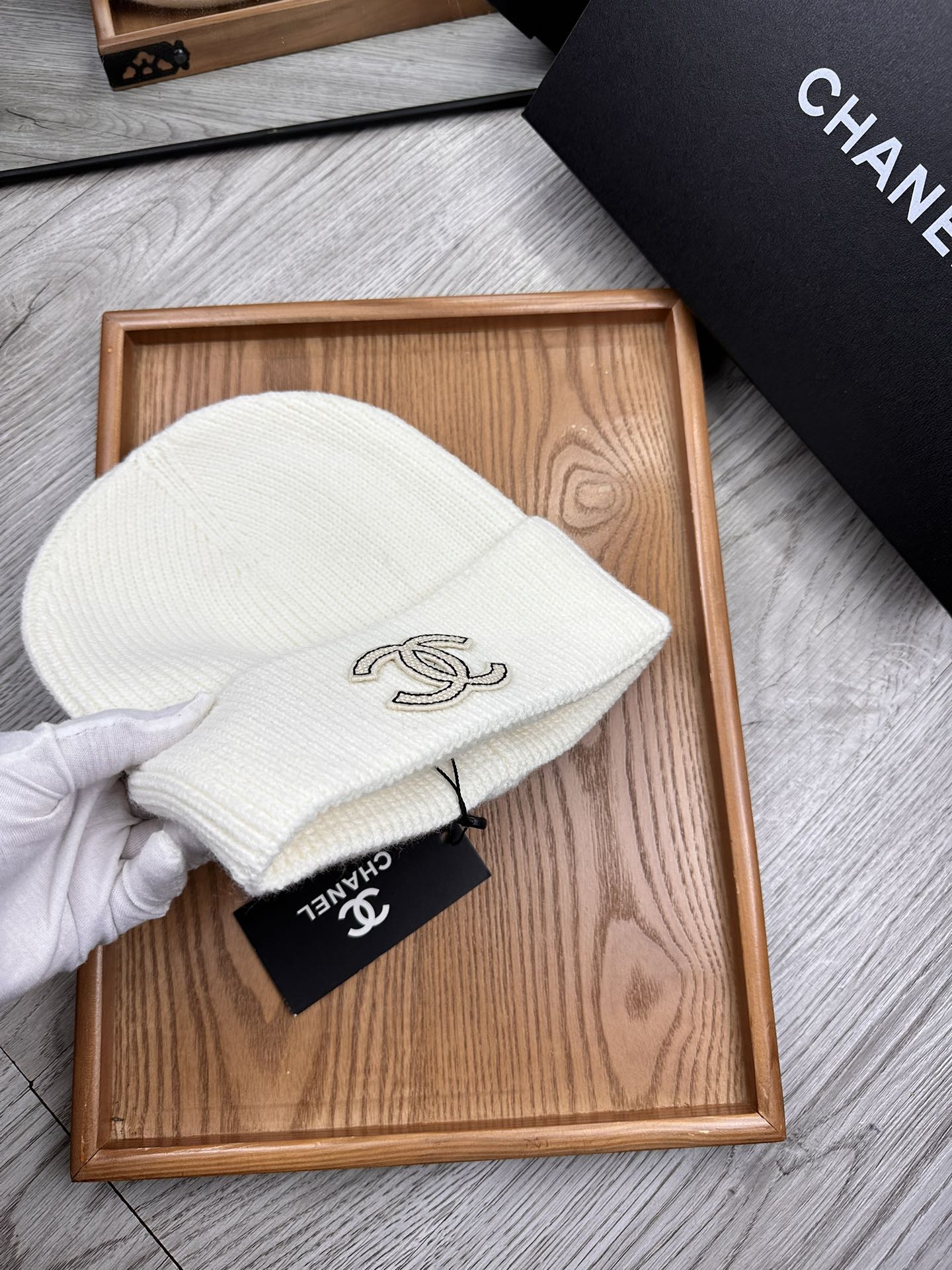 。C家。福利！！新款上架，特别实惠的一个系列帽子，面料：毛线。密度紧致！毛线针织面料手感舒适透气性好！款