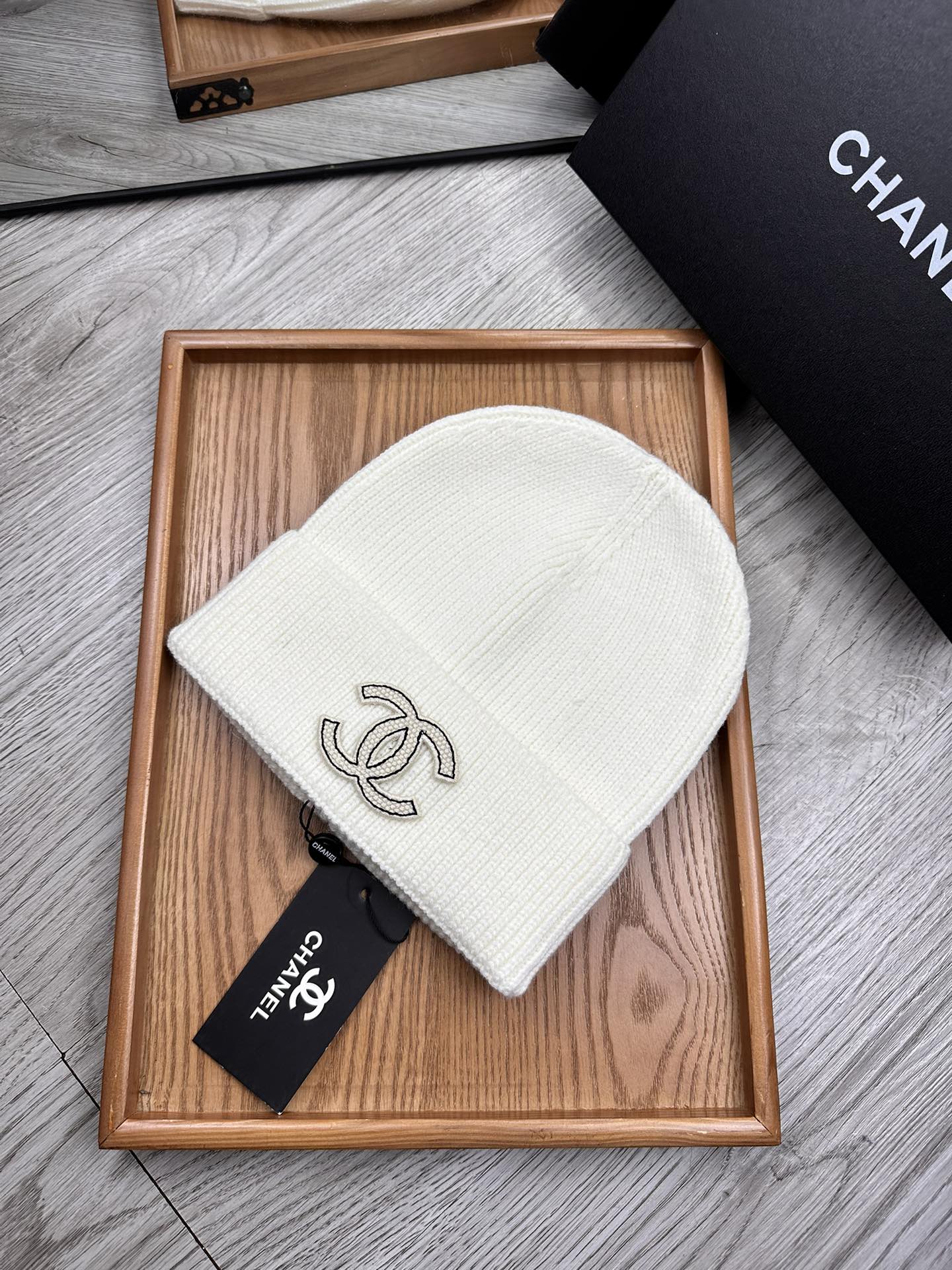 。C家。福利！！新款上架，特别实惠的一个系列帽子，面料：毛线。密度紧致！毛线针织面料手感舒适透气性好！款