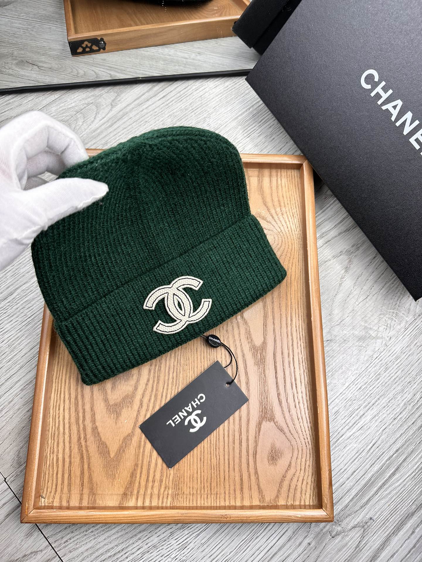 。C家。福利！！新款上架，特别实惠的一个系列帽子，面料：毛线。密度紧致！毛线针织面料手感舒适透气性好！款