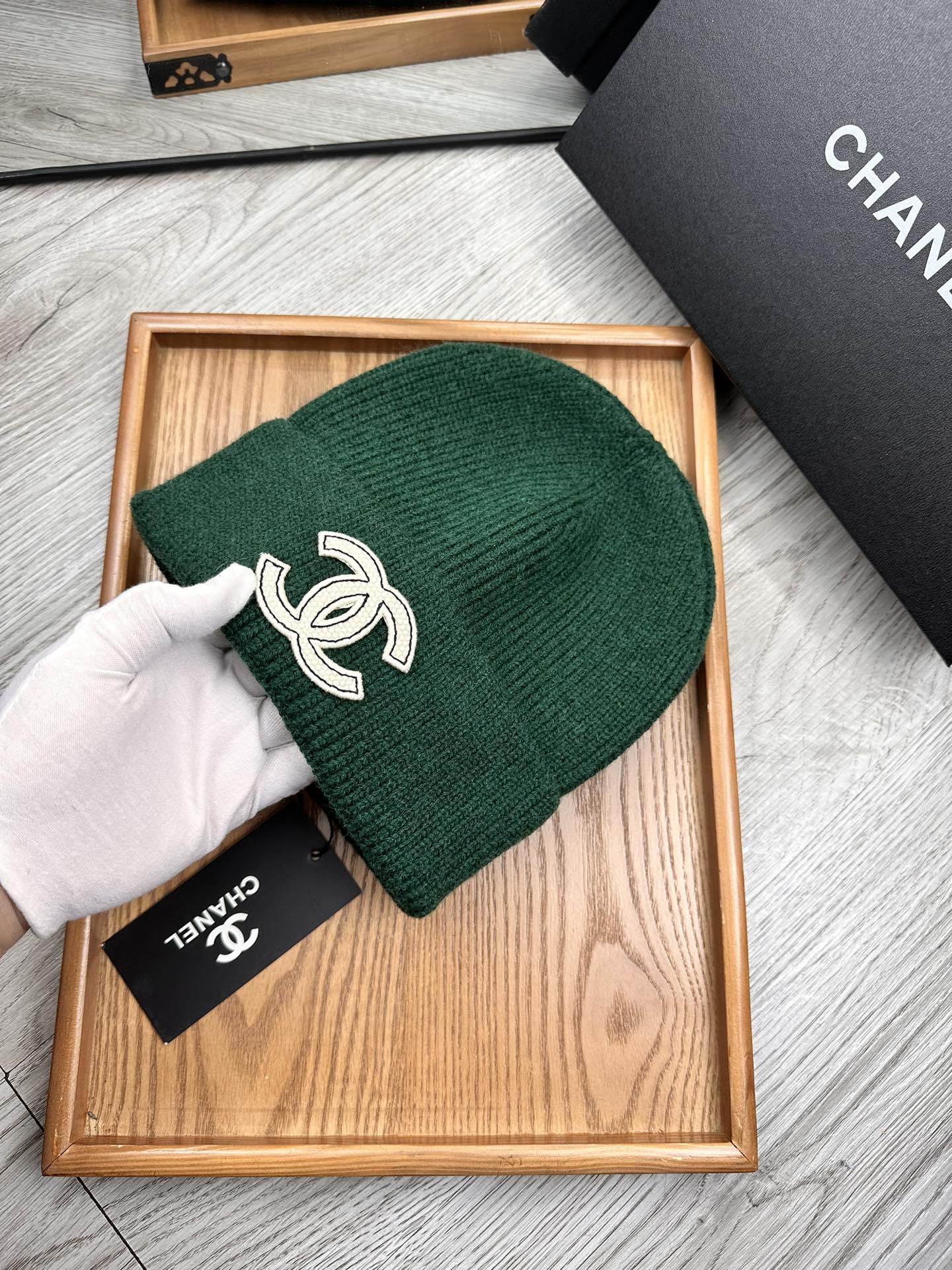 。C家。福利！！新款上架，特别实惠的一个系列帽子，面料：毛线。密度紧致！毛线针织面料手感舒适透气性好！款