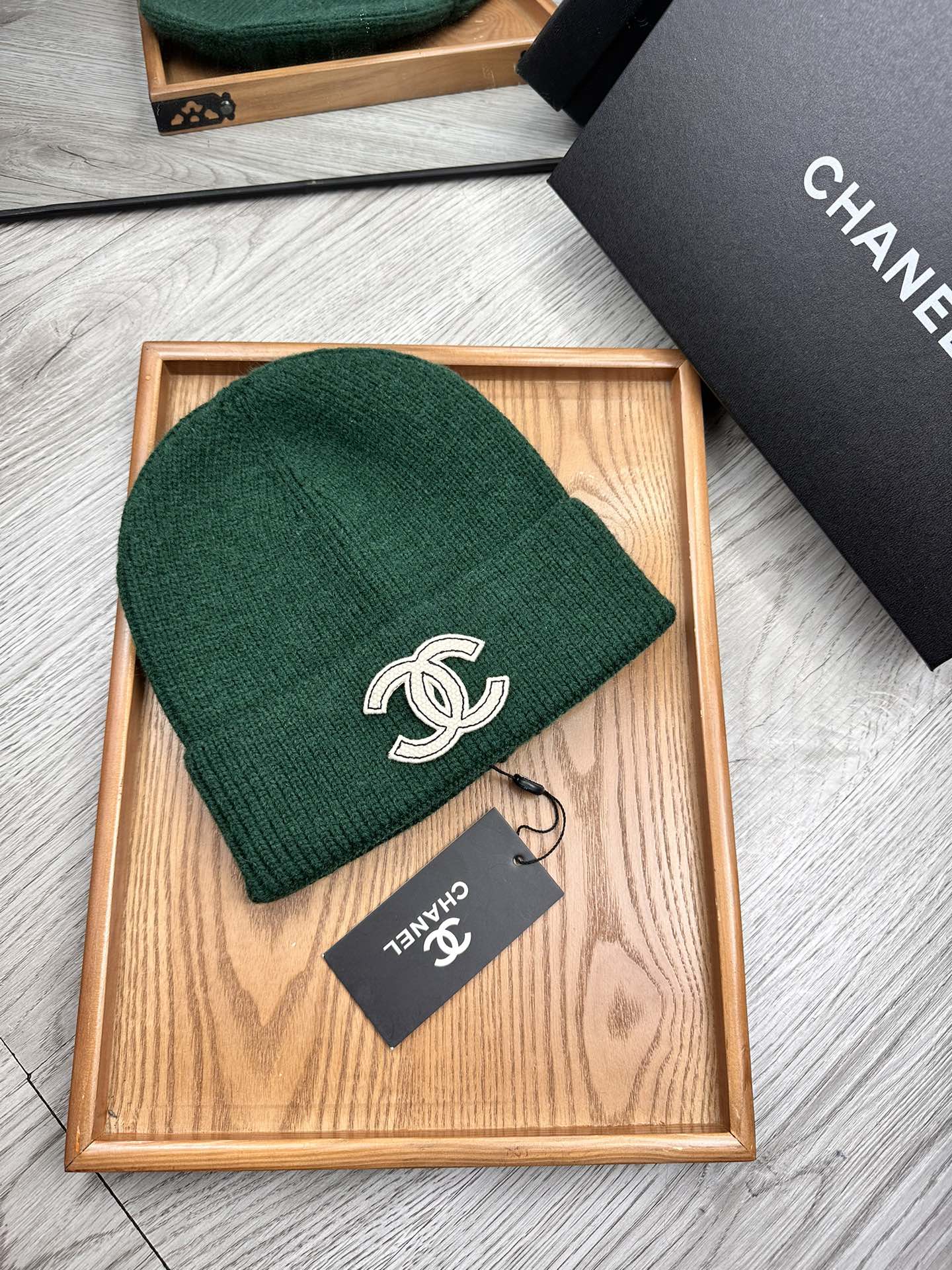 。C家。福利！！新款上架，特别实惠的一个系列帽子，面料：毛线。密度紧致！毛线针织面料手感舒适透气性好！款