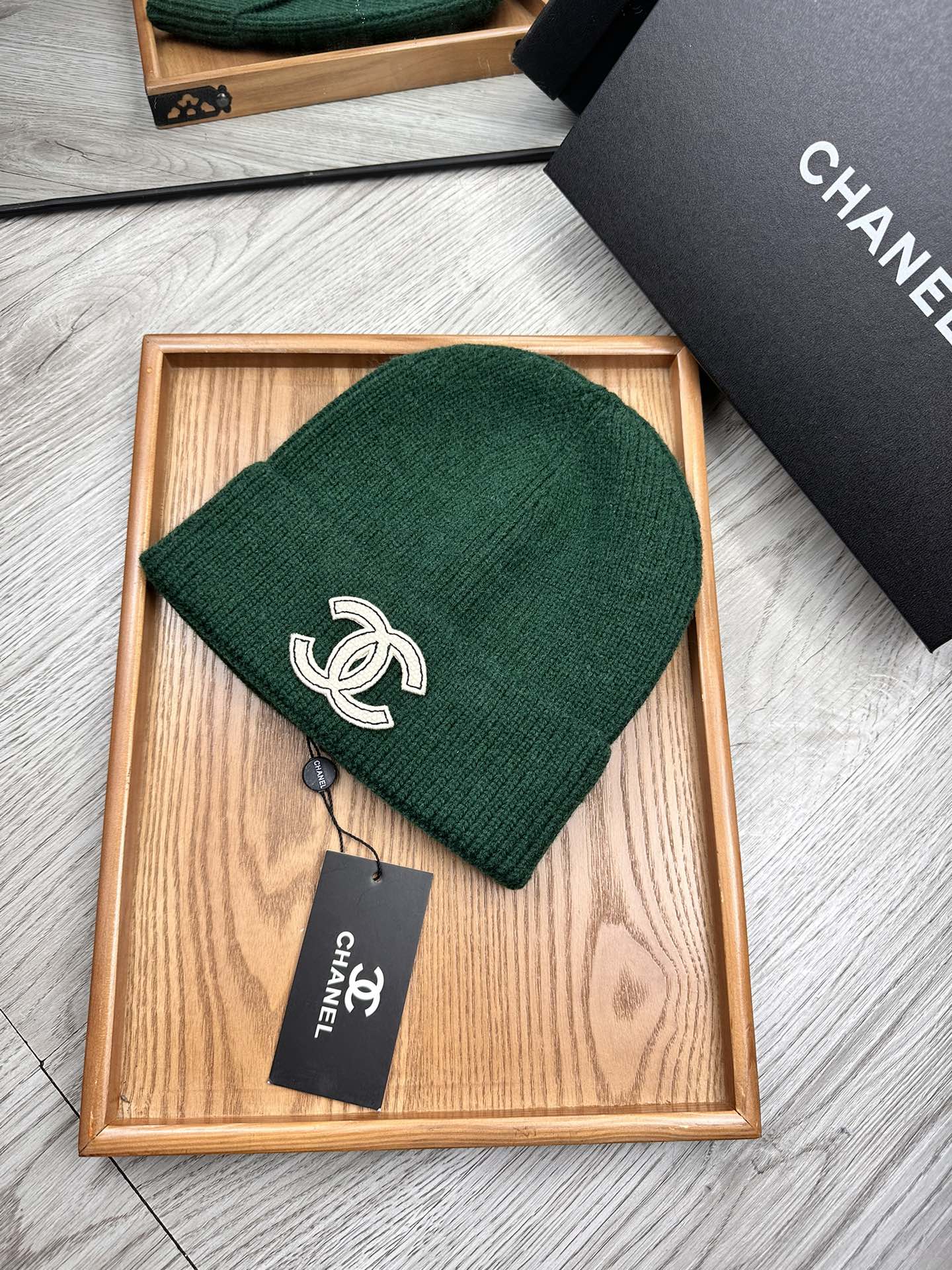 。C家。福利！！新款上架，特别实惠的一个系列帽子，面料：毛线。密度紧致！毛线针织面料手感舒适透气性好！款