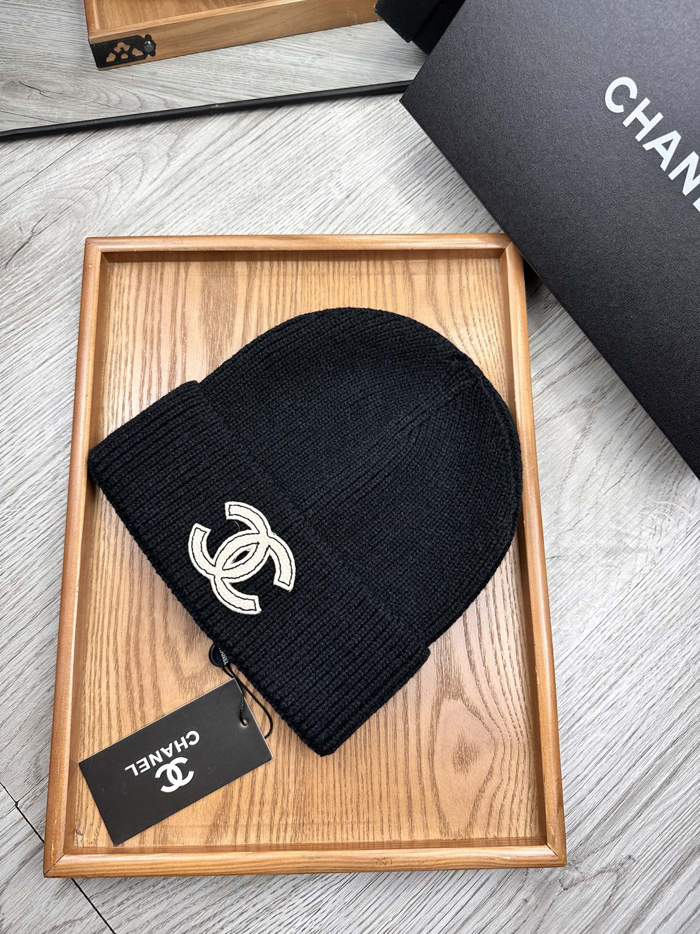 。C家。福利！！新款上架，特别实惠的一个系列帽子，面料：毛线。密度紧致！毛线针织面料手感舒适透气性好！款