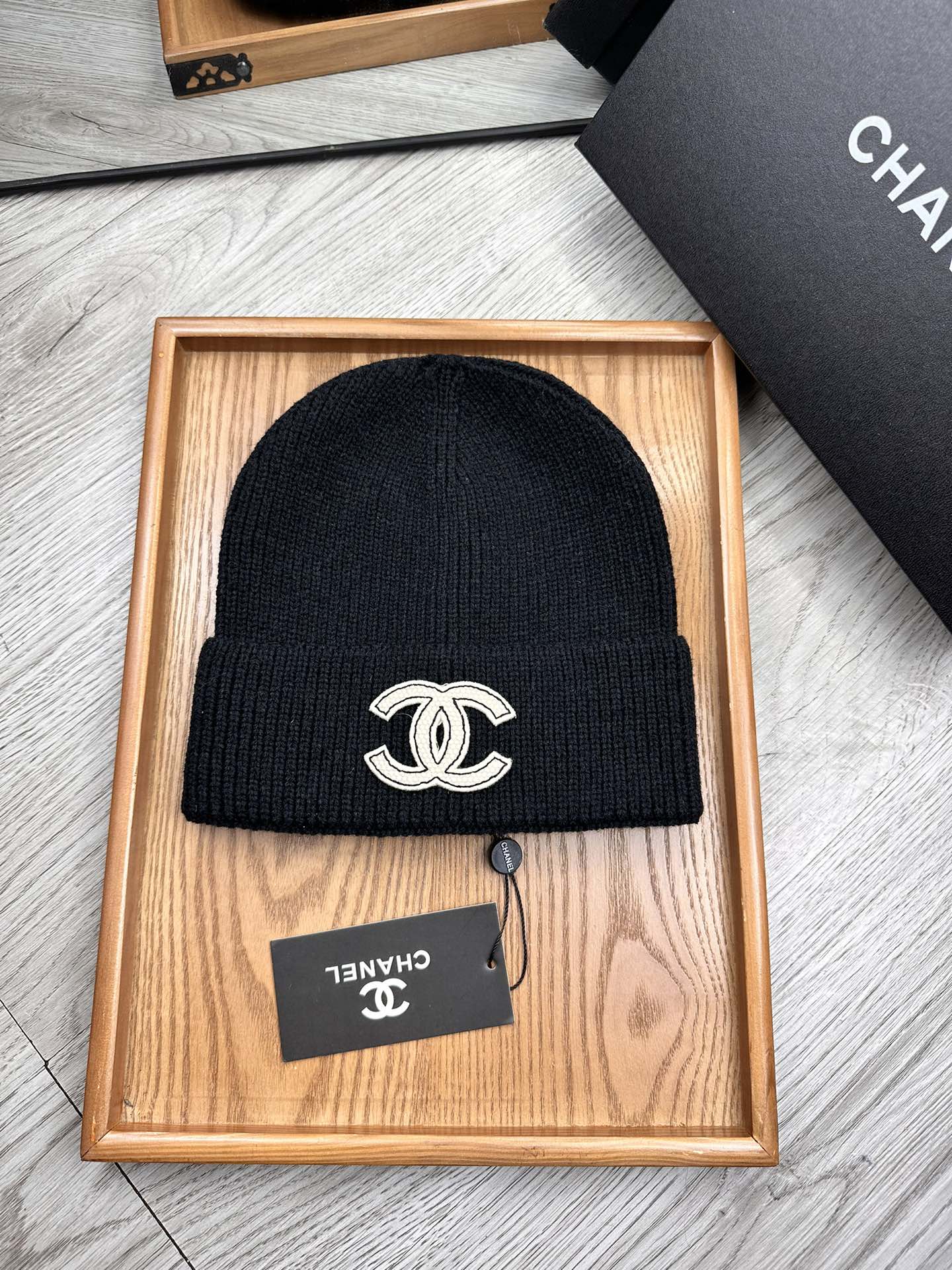 。C家。福利！！新款上架，特别实惠的一个系列帽子，面料：毛线。密度紧致！毛线针织面料手感舒适透气性好！款