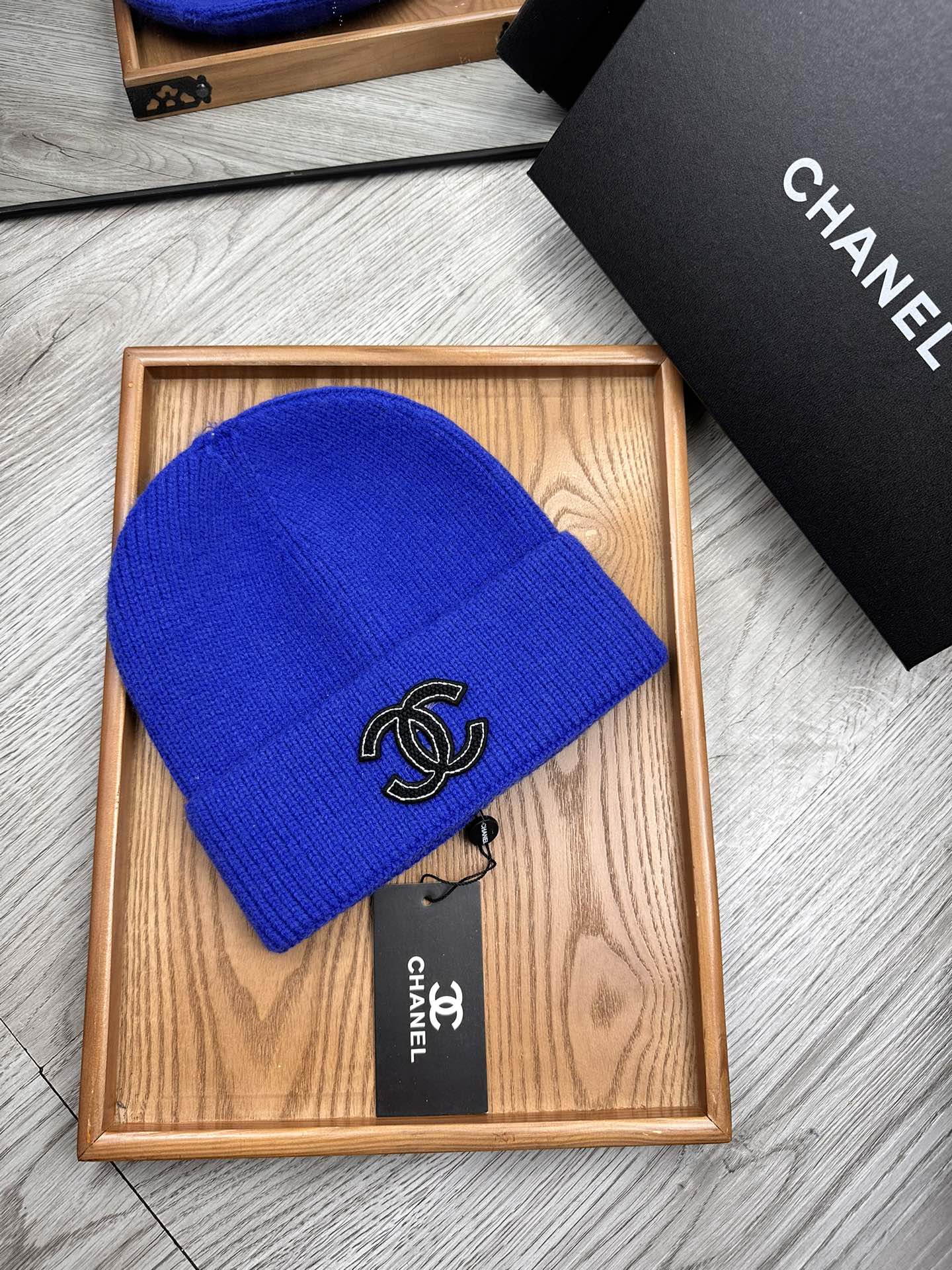 。C家。福利！！新款上架，特别实惠的一个系列帽子，面料：毛线。密度紧致！毛线针织面料手感舒适透气性好！款