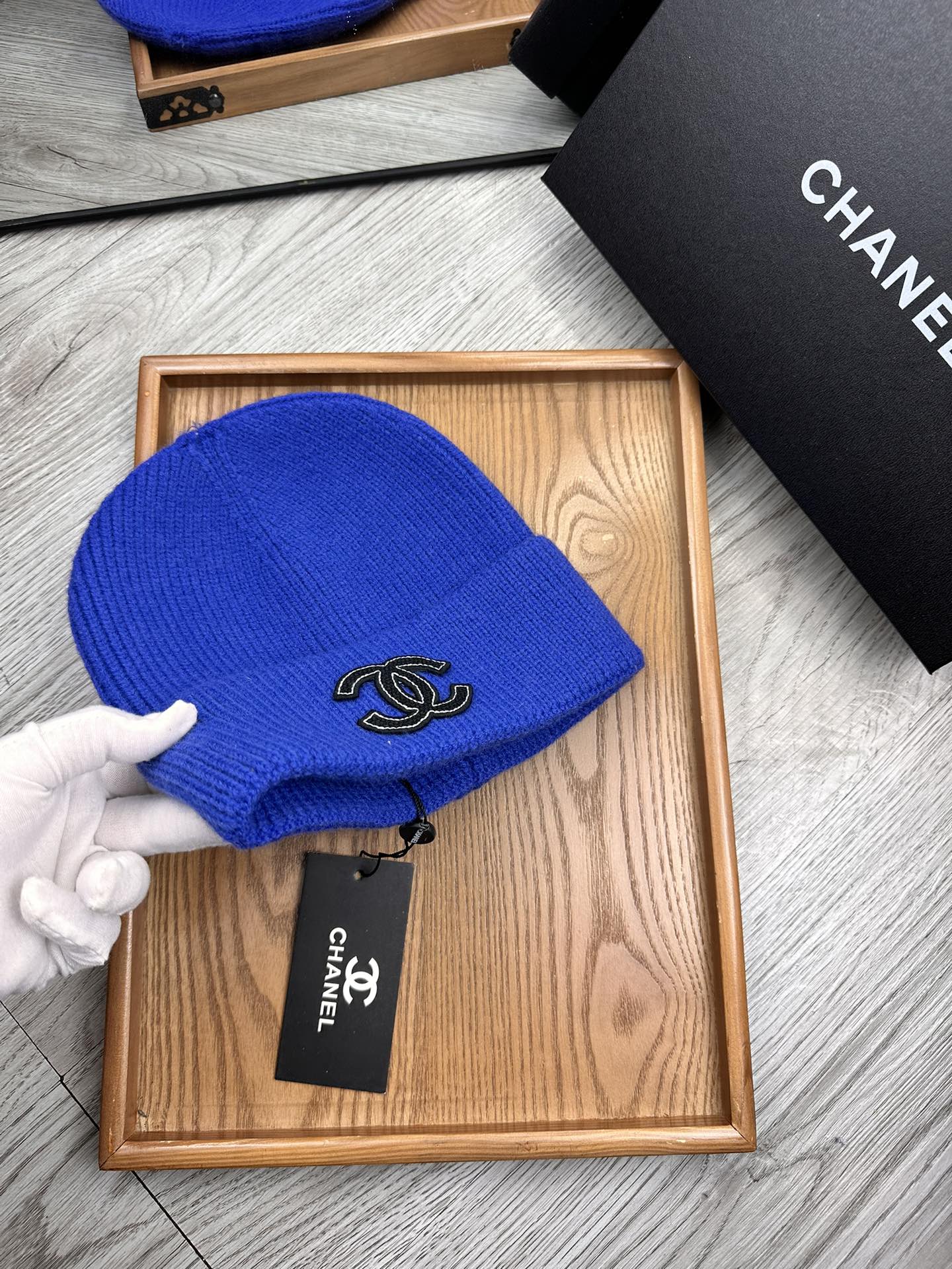 。C家。福利！！新款上架，特别实惠的一个系列帽子，面料：毛线。密度紧致！毛线针织面料手感舒适透气性好！款