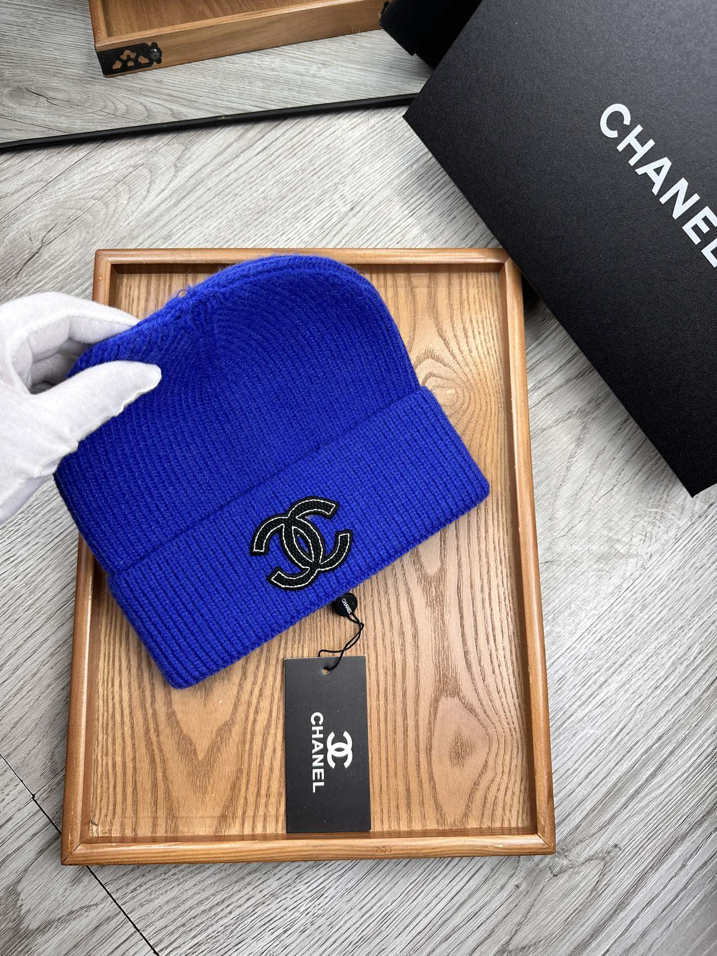 。C家。福利！！新款上架，特别实惠的一个系列帽子，面料：毛线。密度紧致！毛线针织面料手感舒适透气性好！款