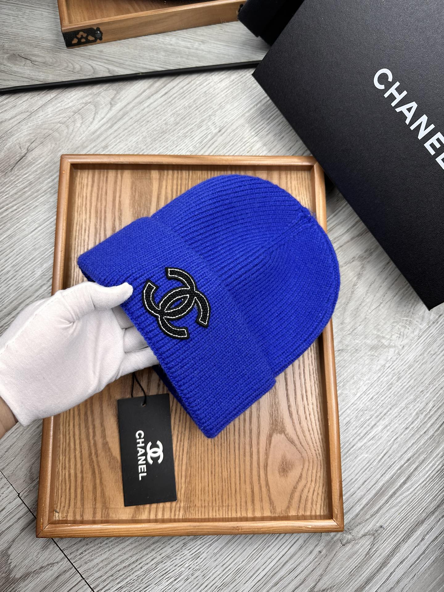 。C家。福利！！新款上架，特别实惠的一个系列帽子，面料：毛线。密度紧致！毛线针织面料手感舒适透气性好！款