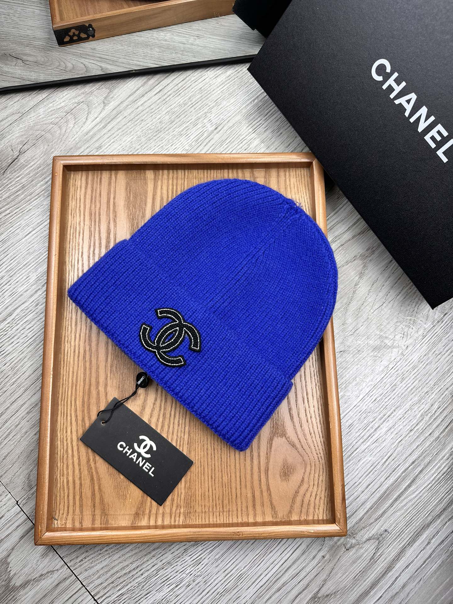 。C家。福利！！新款上架，特别实惠的一个系列帽子，面料：毛线。密度紧致！毛线针织面料手感舒适透气性好！款