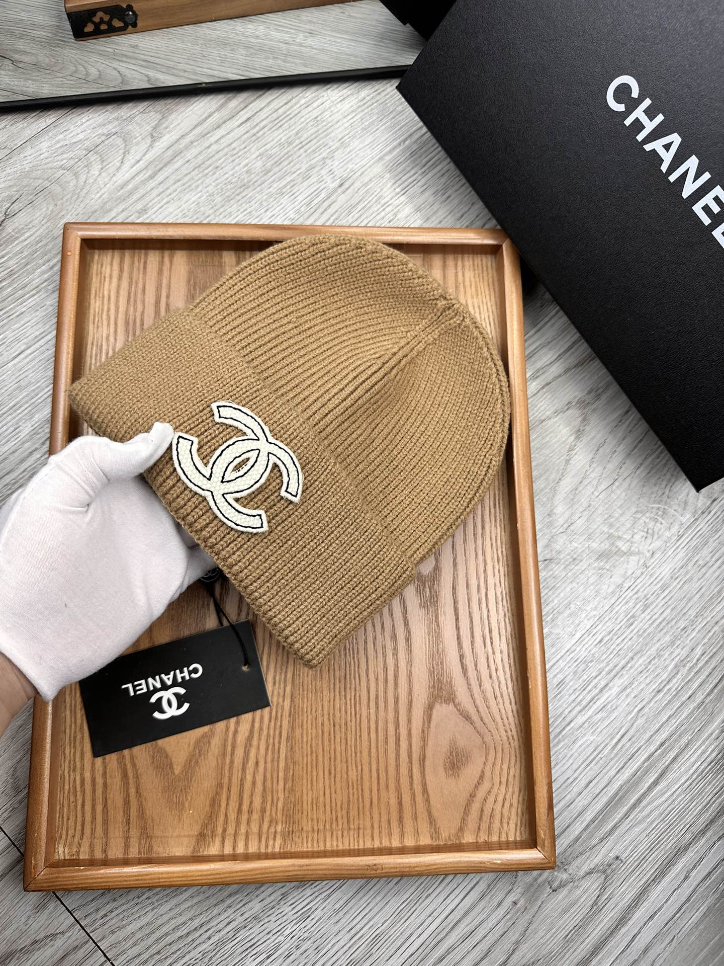 。C家。福利！！新款上架，特别实惠的一个系列帽子，面料：毛线。密度紧致！毛线针织面料手感舒适透气性好！款