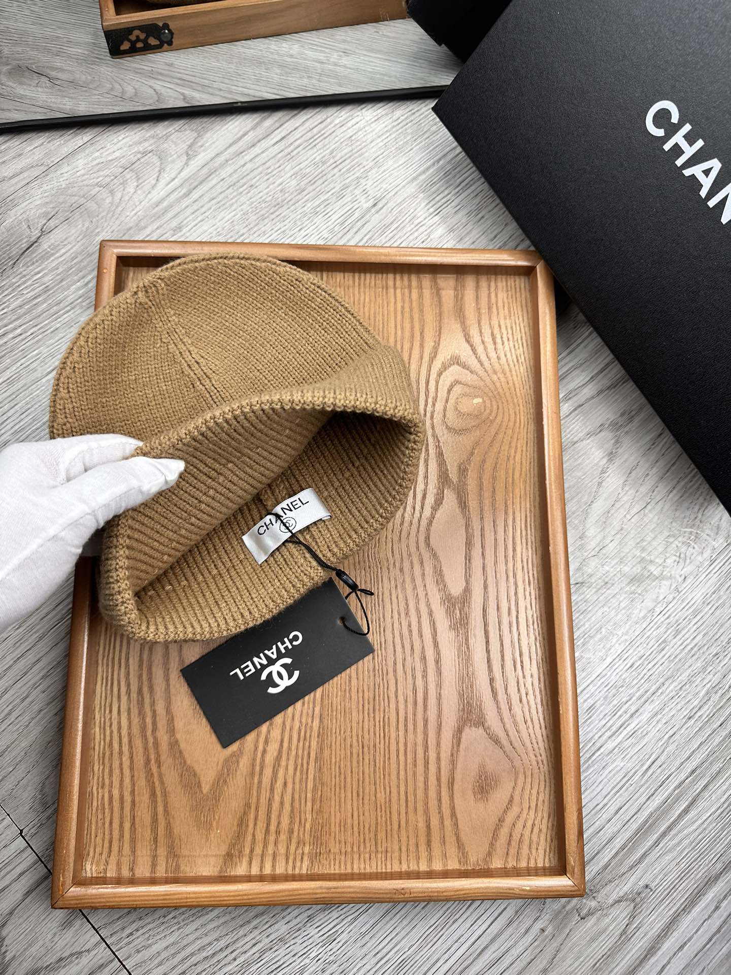 。C家。福利！！新款上架，特别实惠的一个系列帽子，面料：毛线。密度紧致！毛线针织面料手感舒适透气性好！款