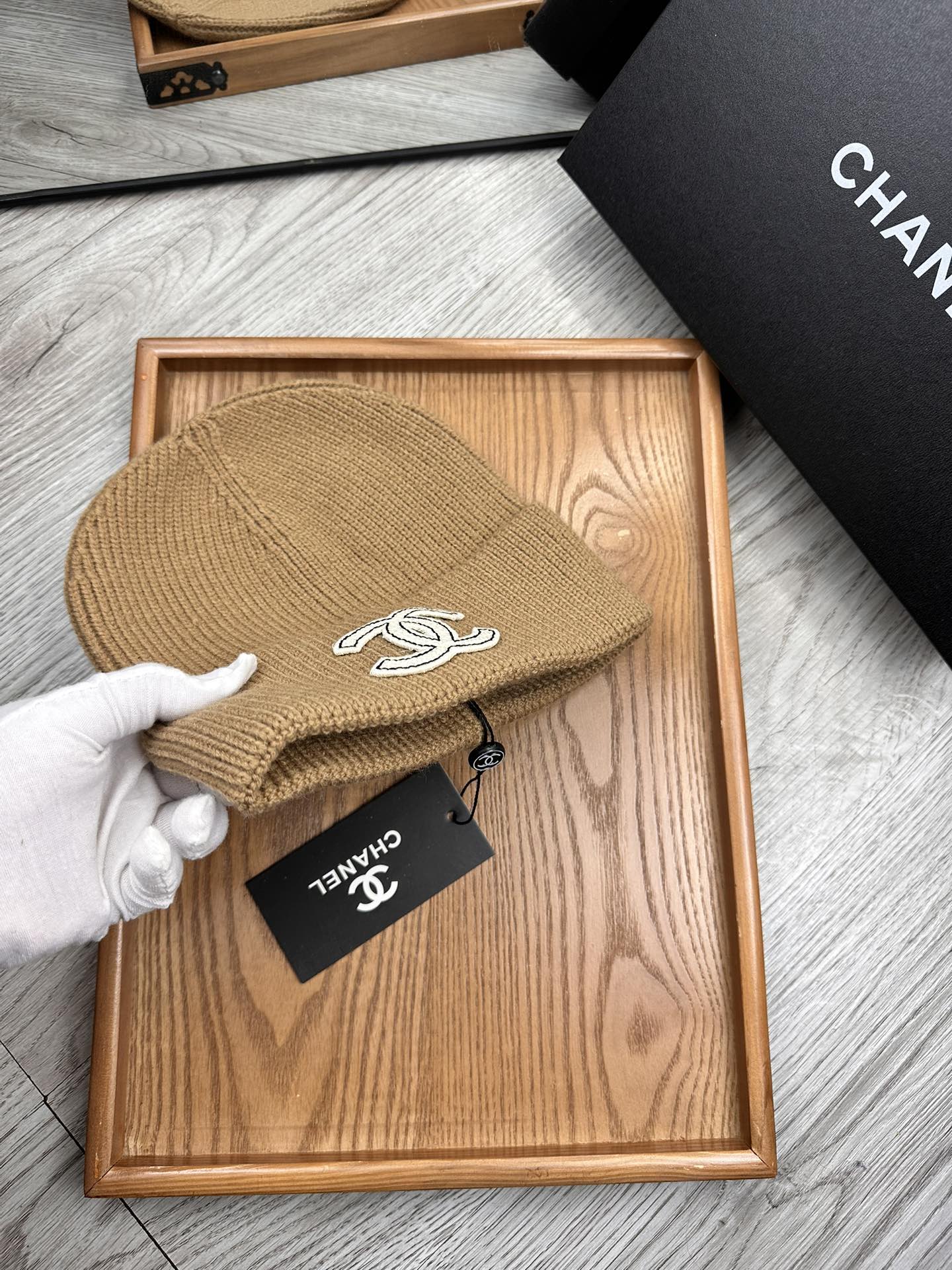 。C家。福利！！新款上架，特别实惠的一个系列帽子，面料：毛线。密度紧致！毛线针织面料手感舒适透气性好！款