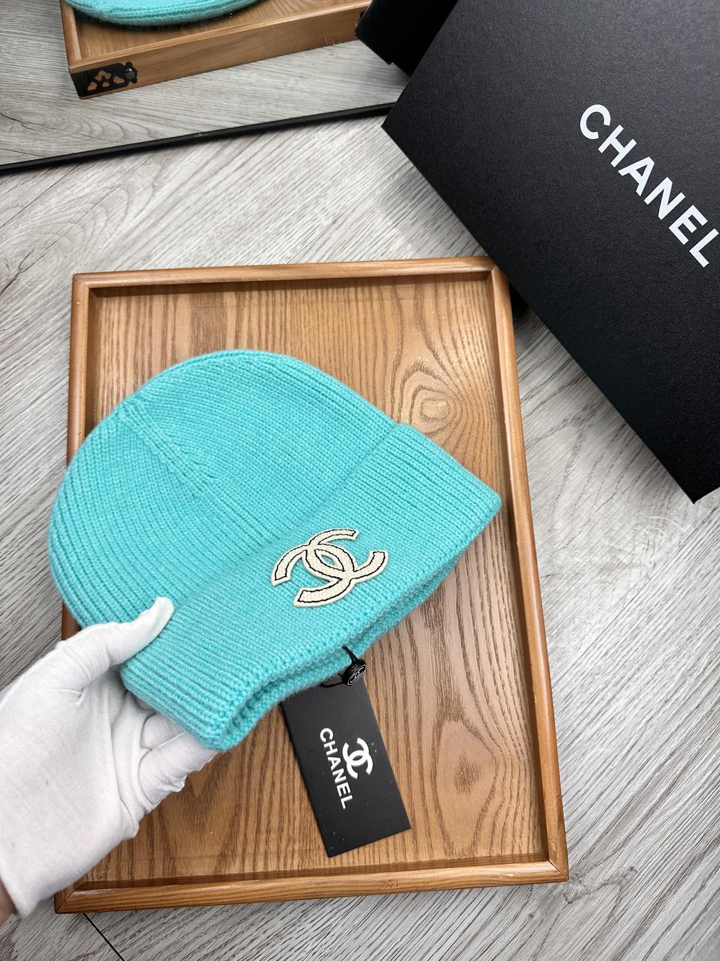 。C家。福利！！新款上架，特别实惠的一个系列帽子，面料：毛线。密度紧致！毛线针织面料手感舒适透气性好！款