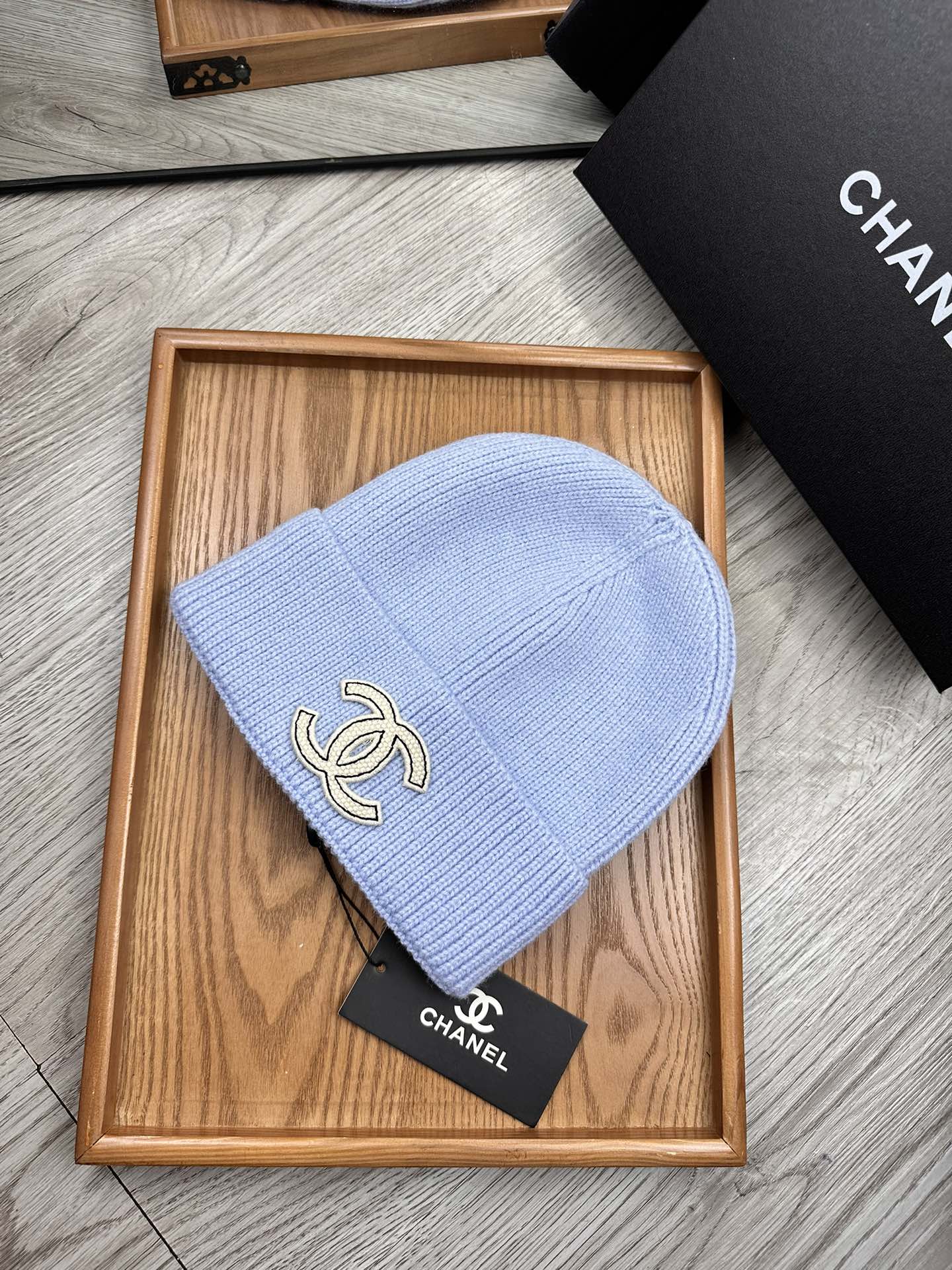 。C家。福利！！新款上架，特别实惠的一个系列帽子，面料：毛线。密度紧致！毛线针织面料手感舒适透气性好！款