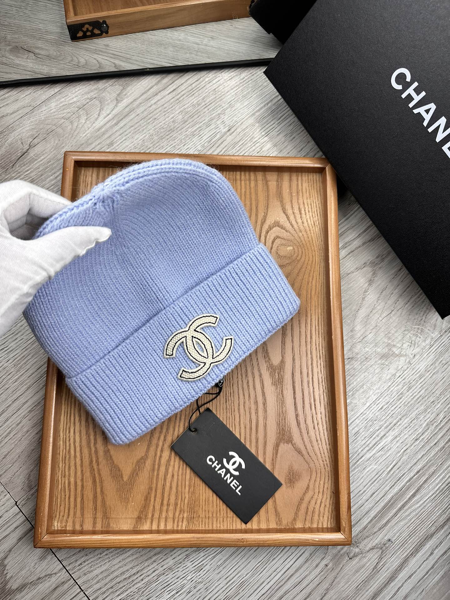 。C家。福利！！新款上架，特别实惠的一个系列帽子，面料：毛线。密度紧致！毛线针织面料手感舒适透气性好！款