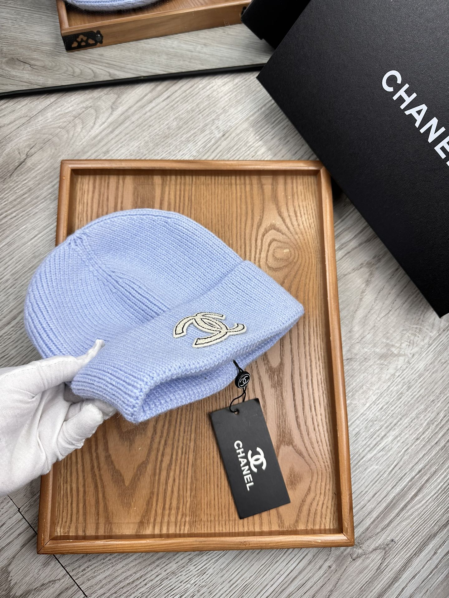 。C家。福利！！新款上架，特别实惠的一个系列帽子，面料：毛线。密度紧致！毛线针织面料手感舒适透气性好！款