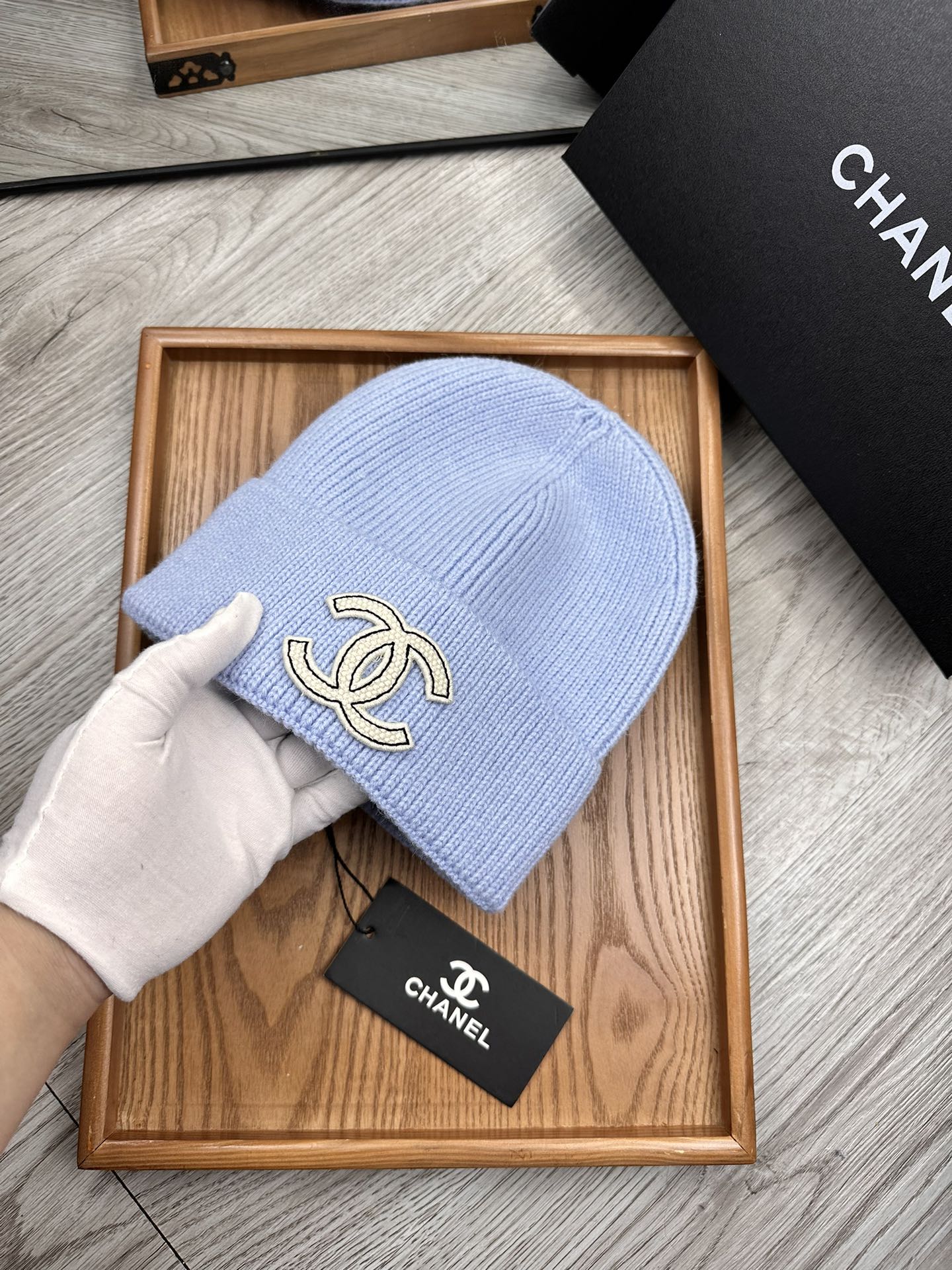 。C家。福利！！新款上架，特别实惠的一个系列帽子，面料：毛线。密度紧致！毛线针织面料手感舒适透气性好！款