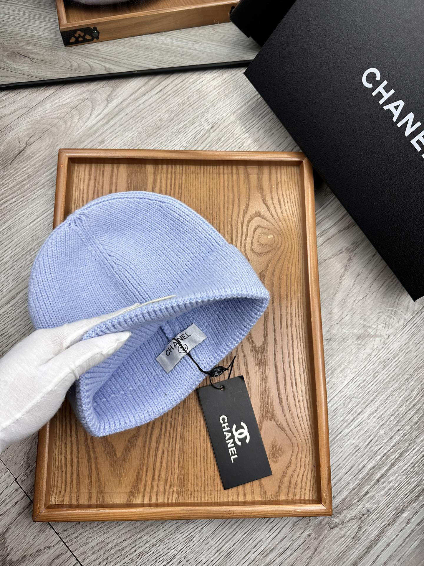 。C家。福利！！新款上架，特别实惠的一个系列帽子，面料：毛线。密度紧致！毛线针织面料手感舒适透气性好！款