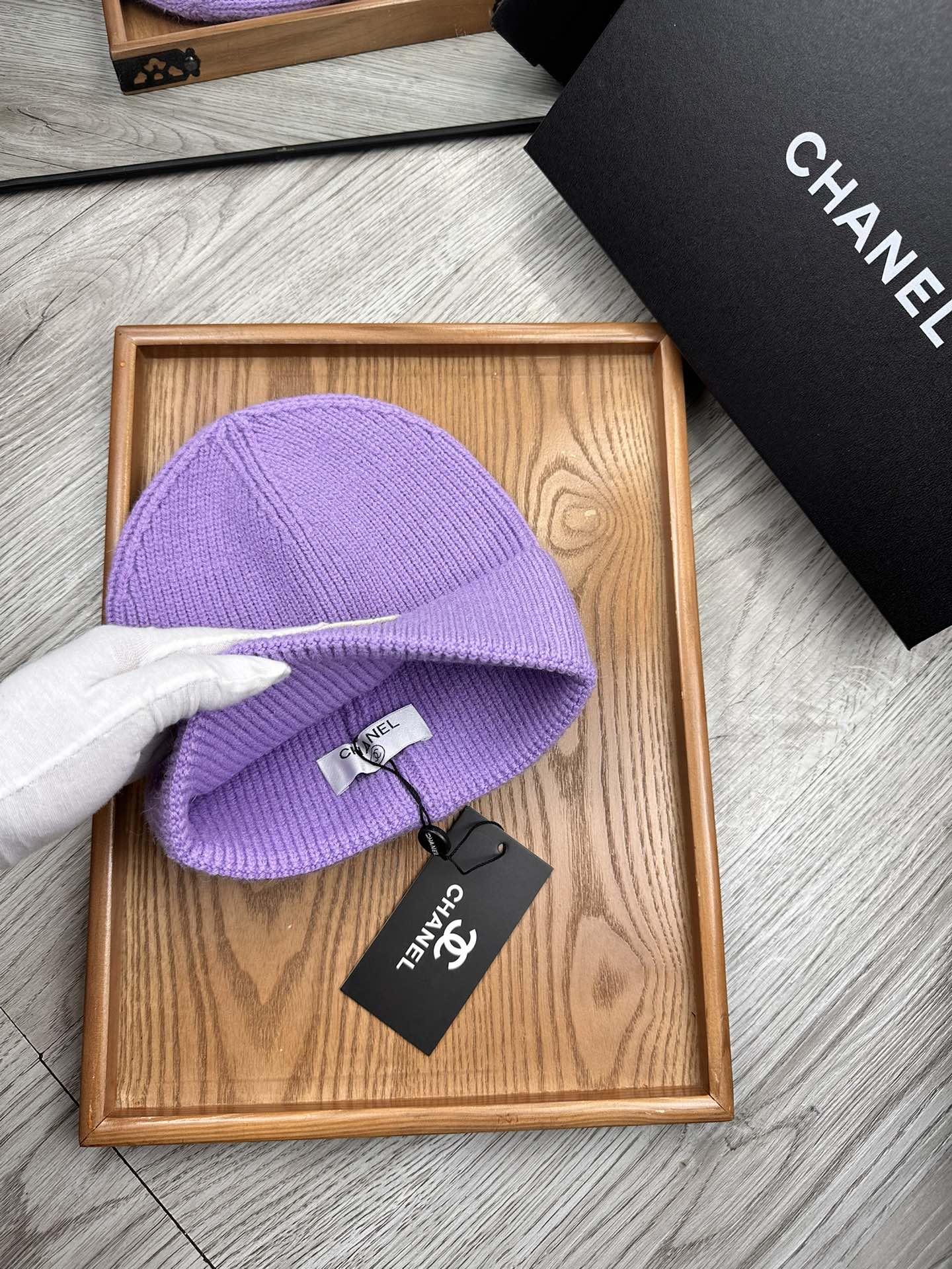 。C家。福利！！新款上架，特别实惠的一个系列帽子，面料：毛线。密度紧致！毛线针织面料手感舒适透气性好！款