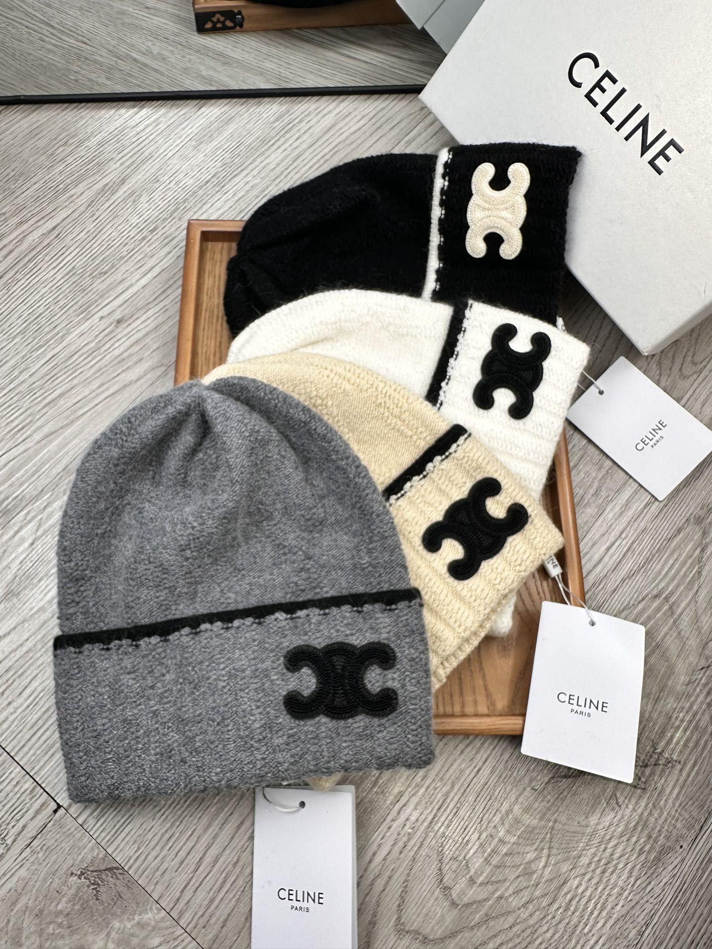 NO:364302,.Celin.【Wool Single Hat】Guests provide small wool!  A precious collection of soul hats!  Guest color yarn is very beautiful!  classic!  The touch is soft and greasy. 70 wool 30 rabbit hair. A lamb combed lamb can only produce 30-40g of wool. Such a hat requires three or four lambs. Don’t use ordinary hats on the market to pretend to be. Is the yarn supplied by customers good? The market goods are incomparable!  The top-notch luxury of materials is the charm of the product. Easy access to the counter. Those who mix in the counter must receive it. They love every color. And they are beautiful and endurable!  Men, women, young and old can wear it!  You can beautify the real thing~ Hat Fisherman's hat Baseball hat Knitted hat, hat, celine, espadrilles, hats.赛琳.【羊毛单帽】客供小羊毛！珍贵典藏的灵魂帽子！客供色纱.每个颜色都非常好看！经典！手感软腻.70羊毛30兔毛.一只小羊精梳过的小羊仅能产出30-40g的羊毛.这么一个帽子得三四只小羊.不要拿市面上普通帽子冒充相比.客供的纱线好吗.市场货没得比！用料顶级奢华这就是产品的魅力.轻松出入专柜.混专柜的来必收.素色每个颜色都爱.而且美耐级了！男女老少均可用佩戴！见到实物你们能美化了～帽子渔夫帽棒球帽针织帽,帽子,celine,espadrilles,hats,hat